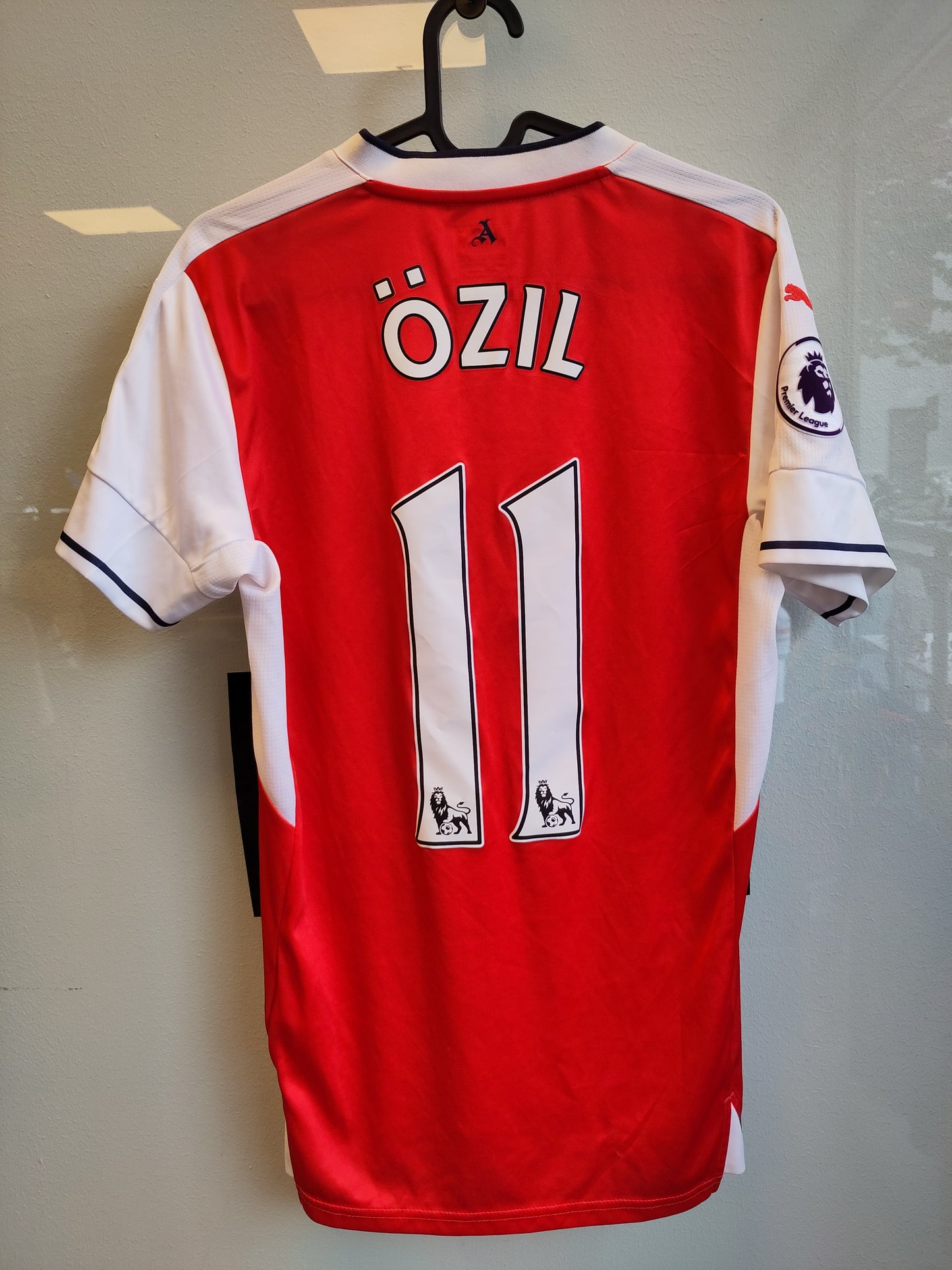 Arsenal shirt 2016-17 home Ozil