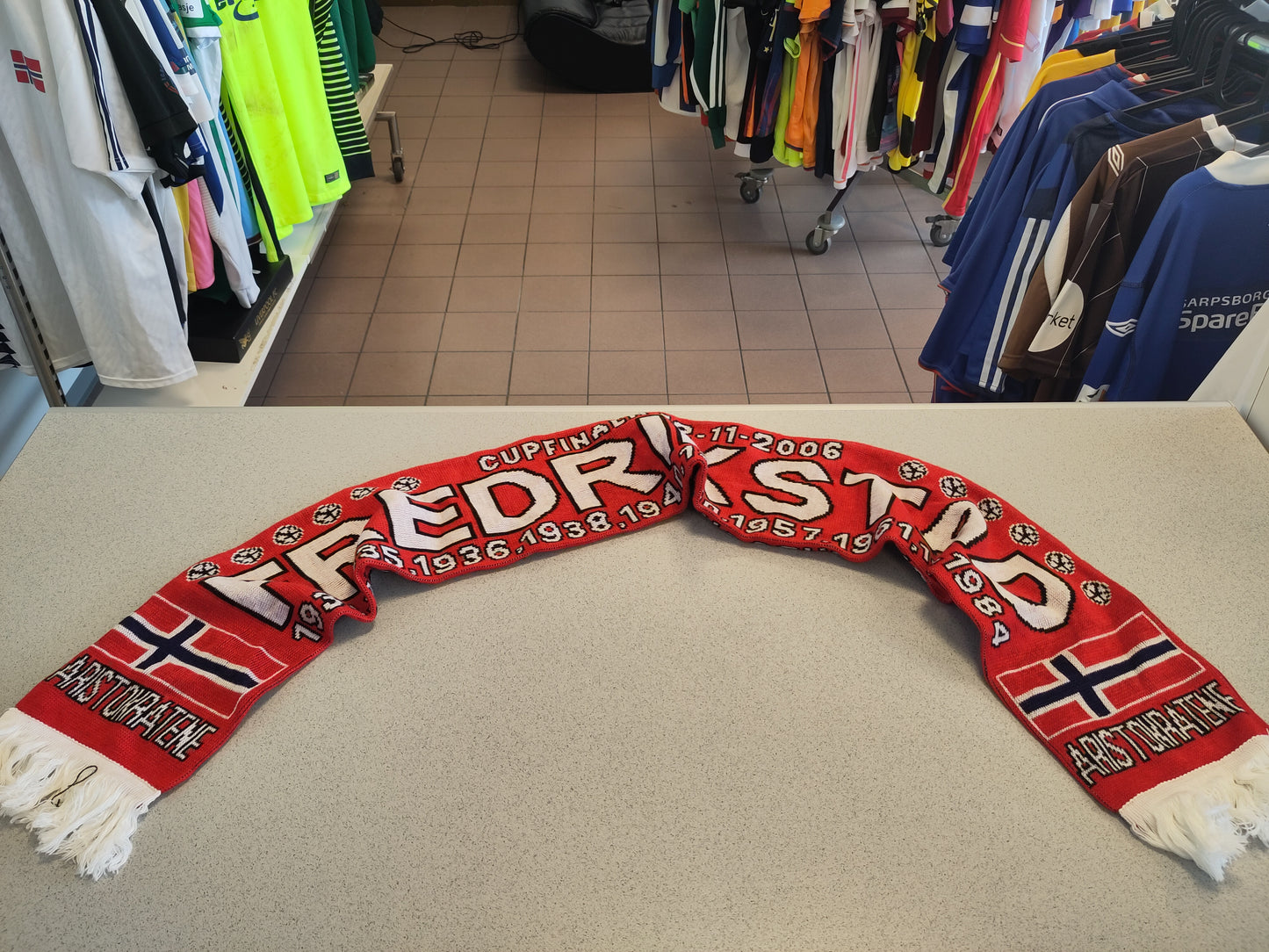 Fredrikstad scarf v4
