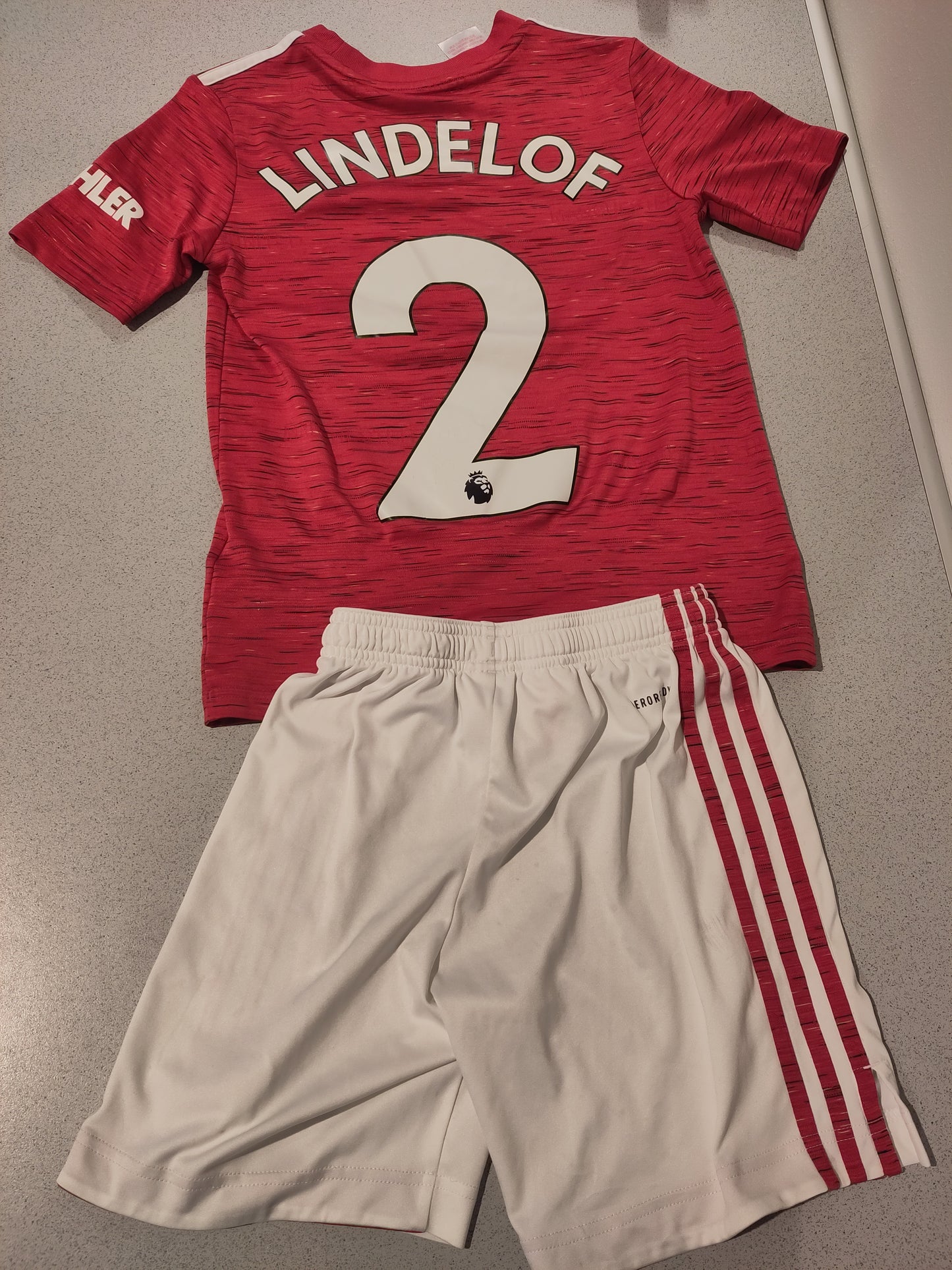 Manchester United shirt 2020-21 home Lindelöf kids