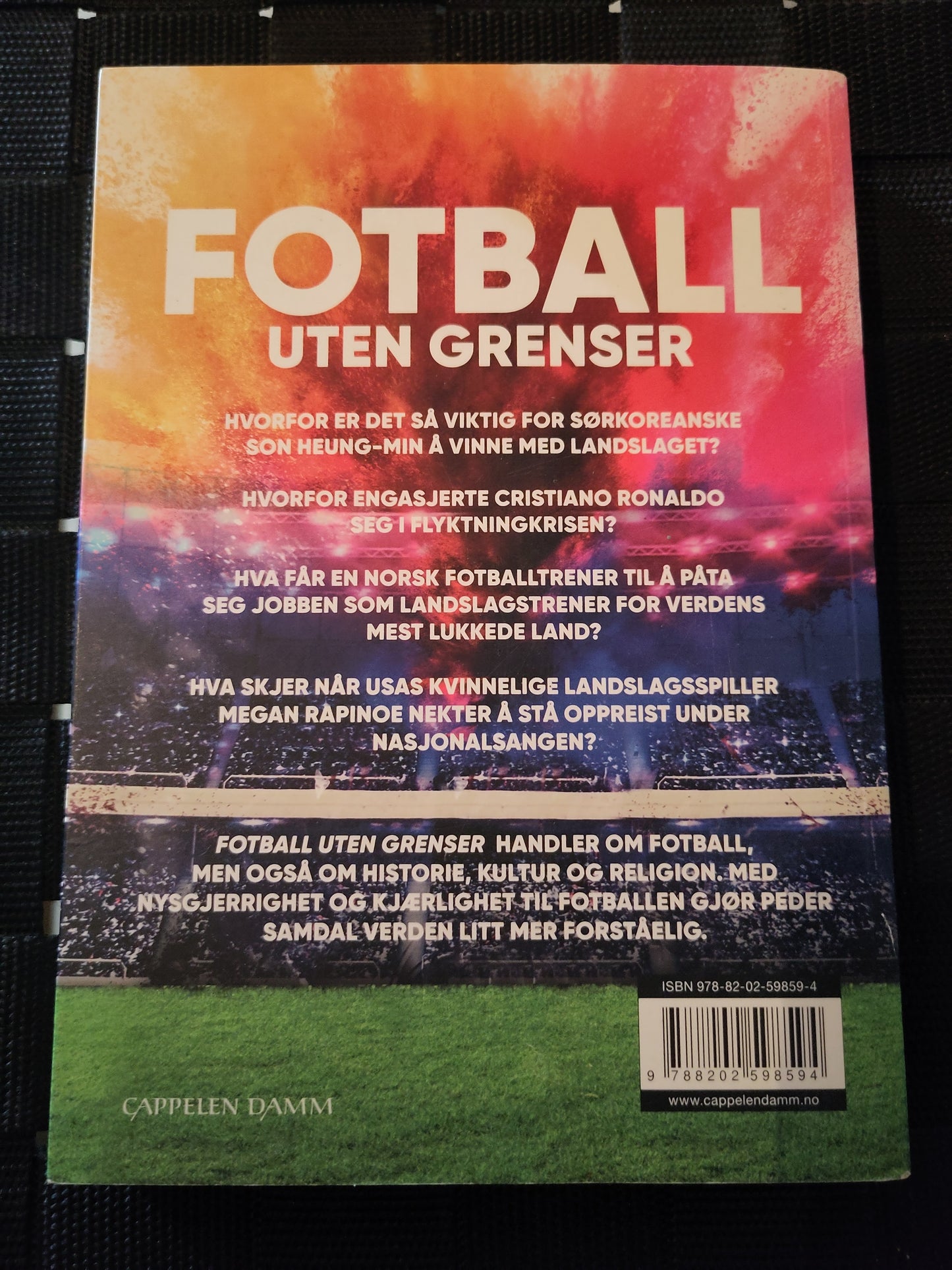BOK: Fotball uten grenser (Samdal)