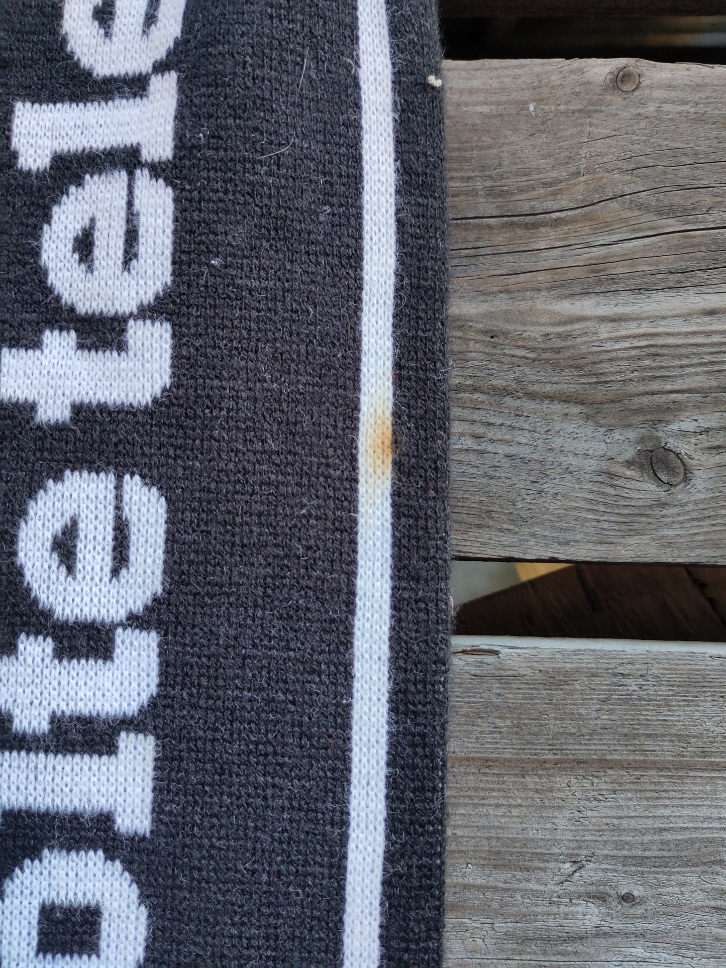 Odd skjerf v3 (slitt/flekker)