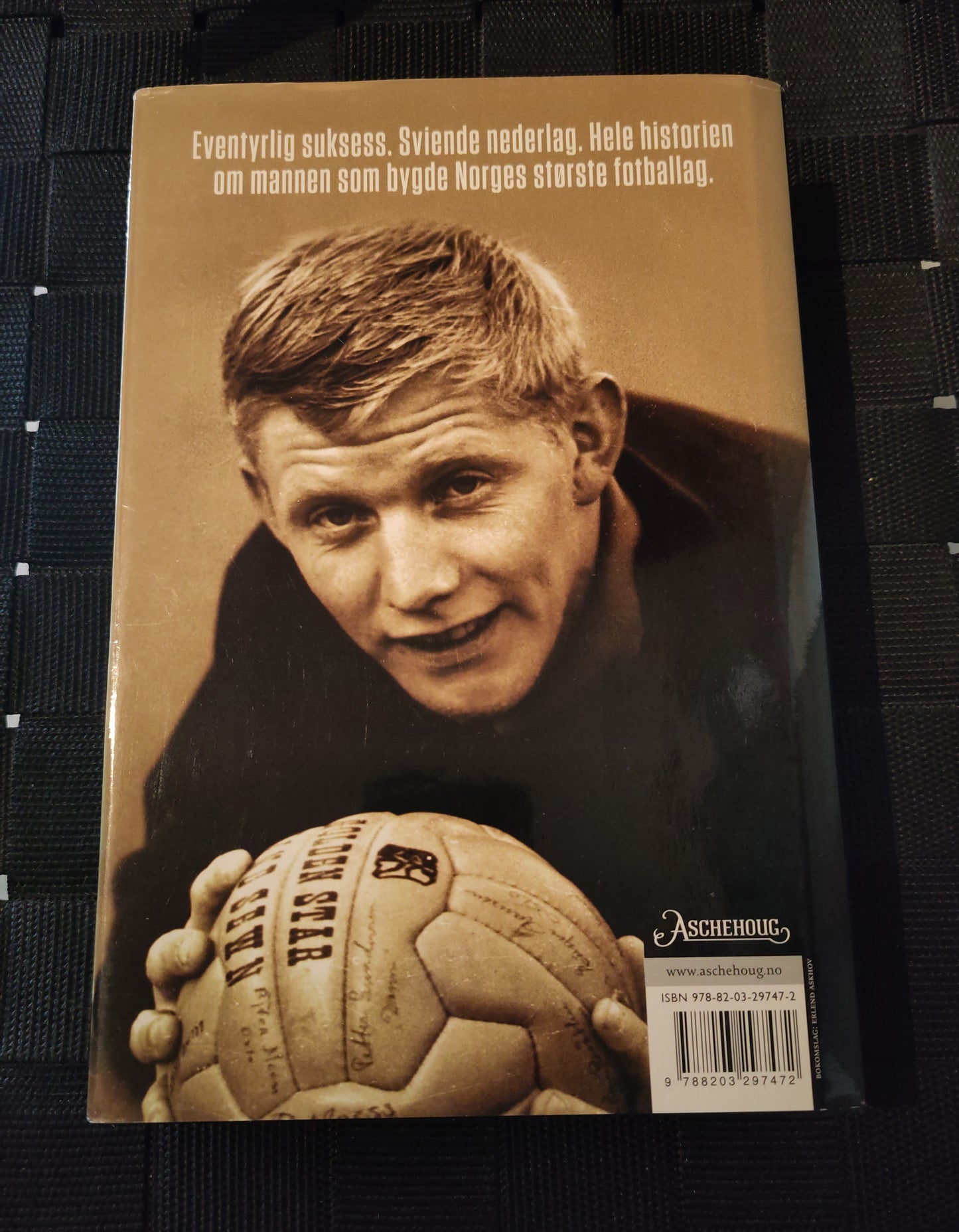 BOK: Nils Arne - et liv i svart og hvitt (Ulseth)