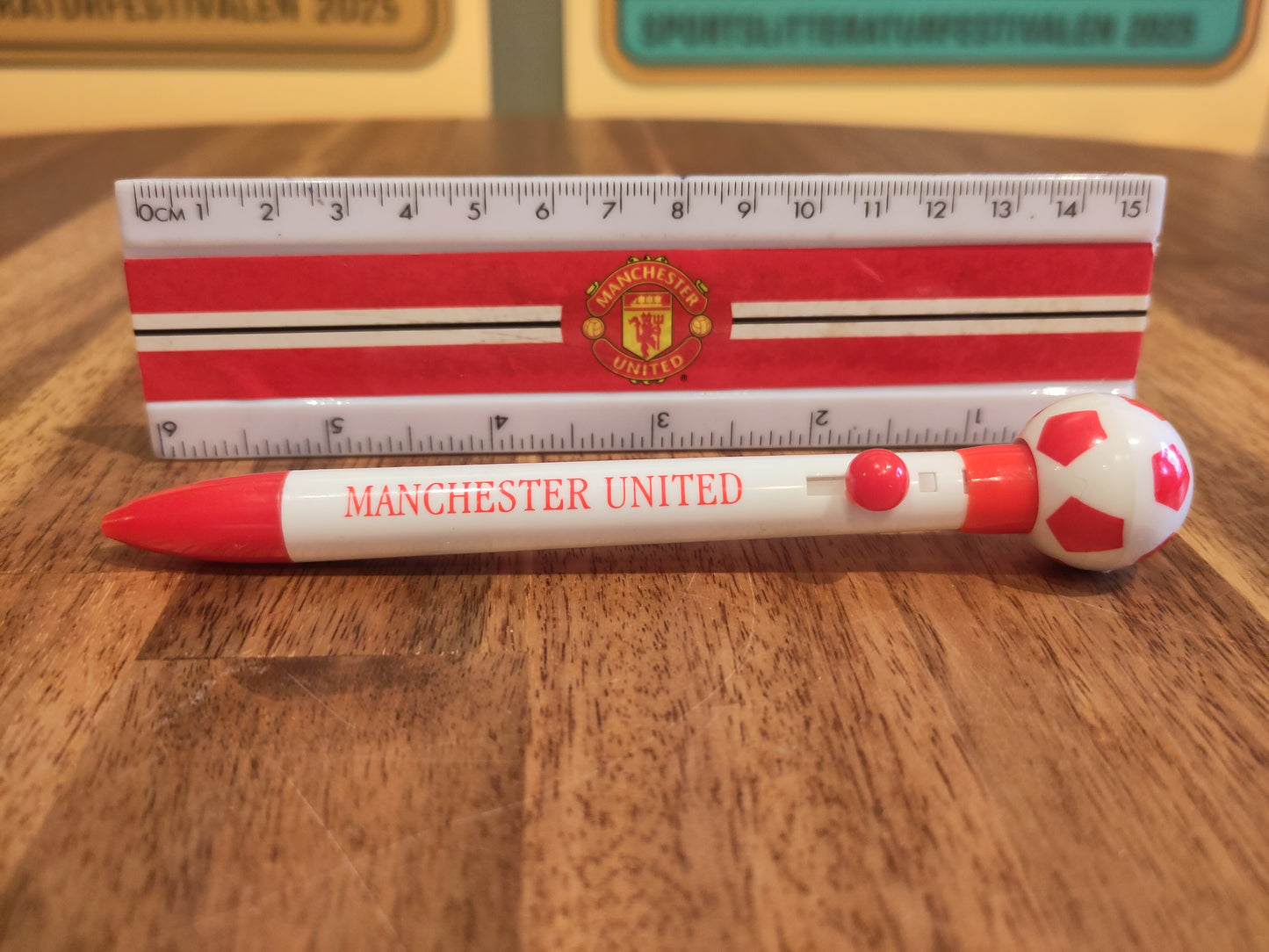 Manchester United penn og linjal*