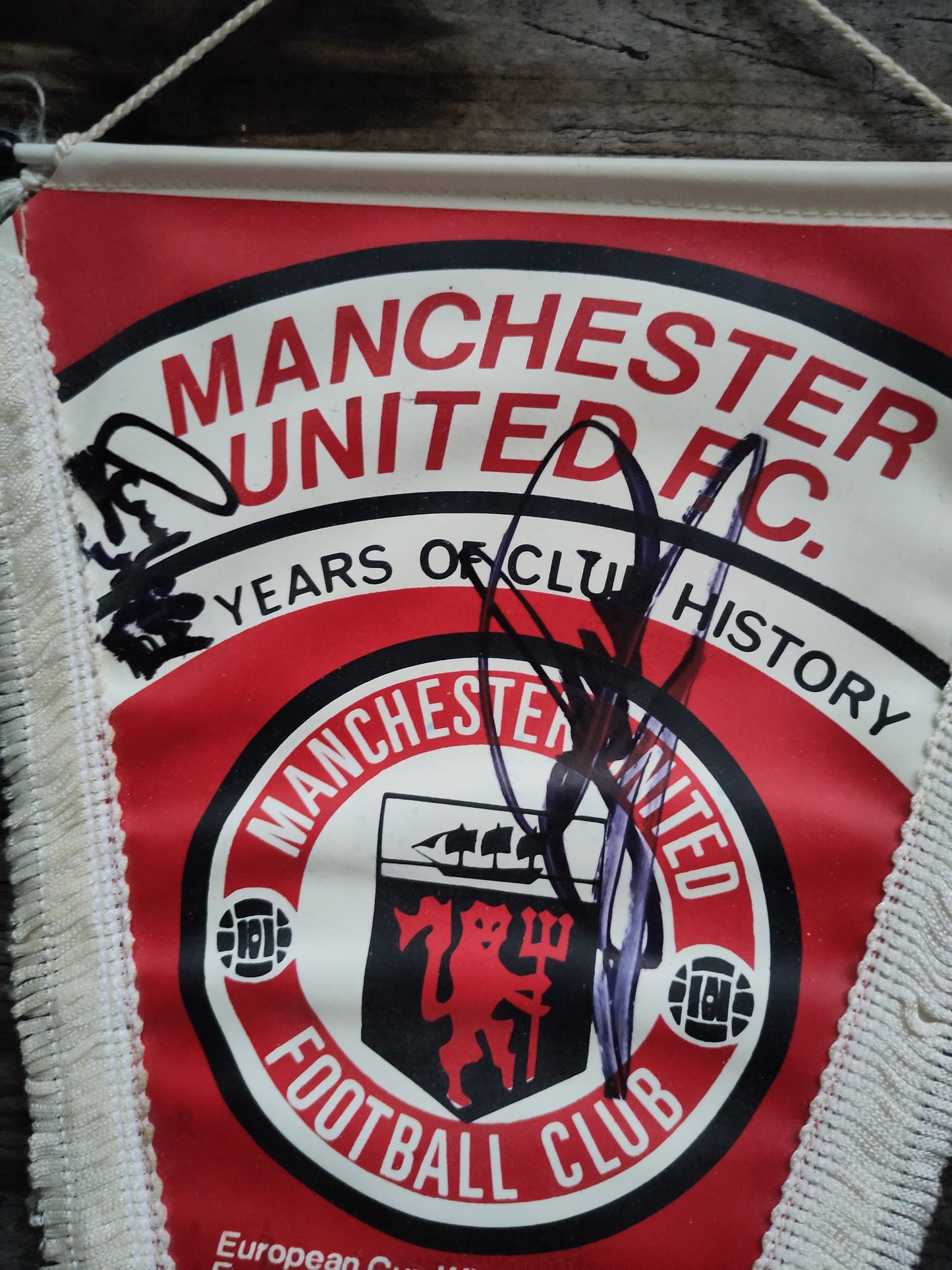 Manchester United vimpel signert McIlroy og Martin*