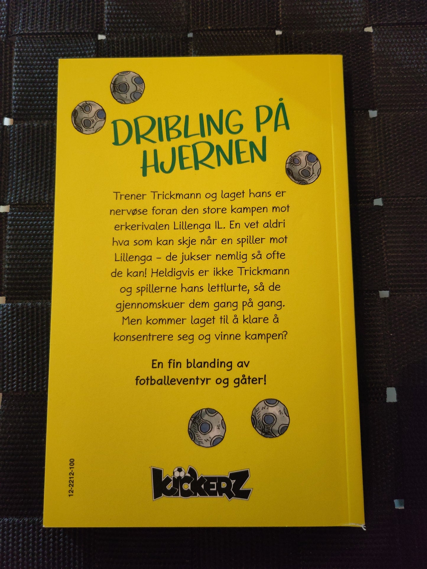 BOK: Dribling på hjernen - en fotballbok med hjernetrim (Tielmann)