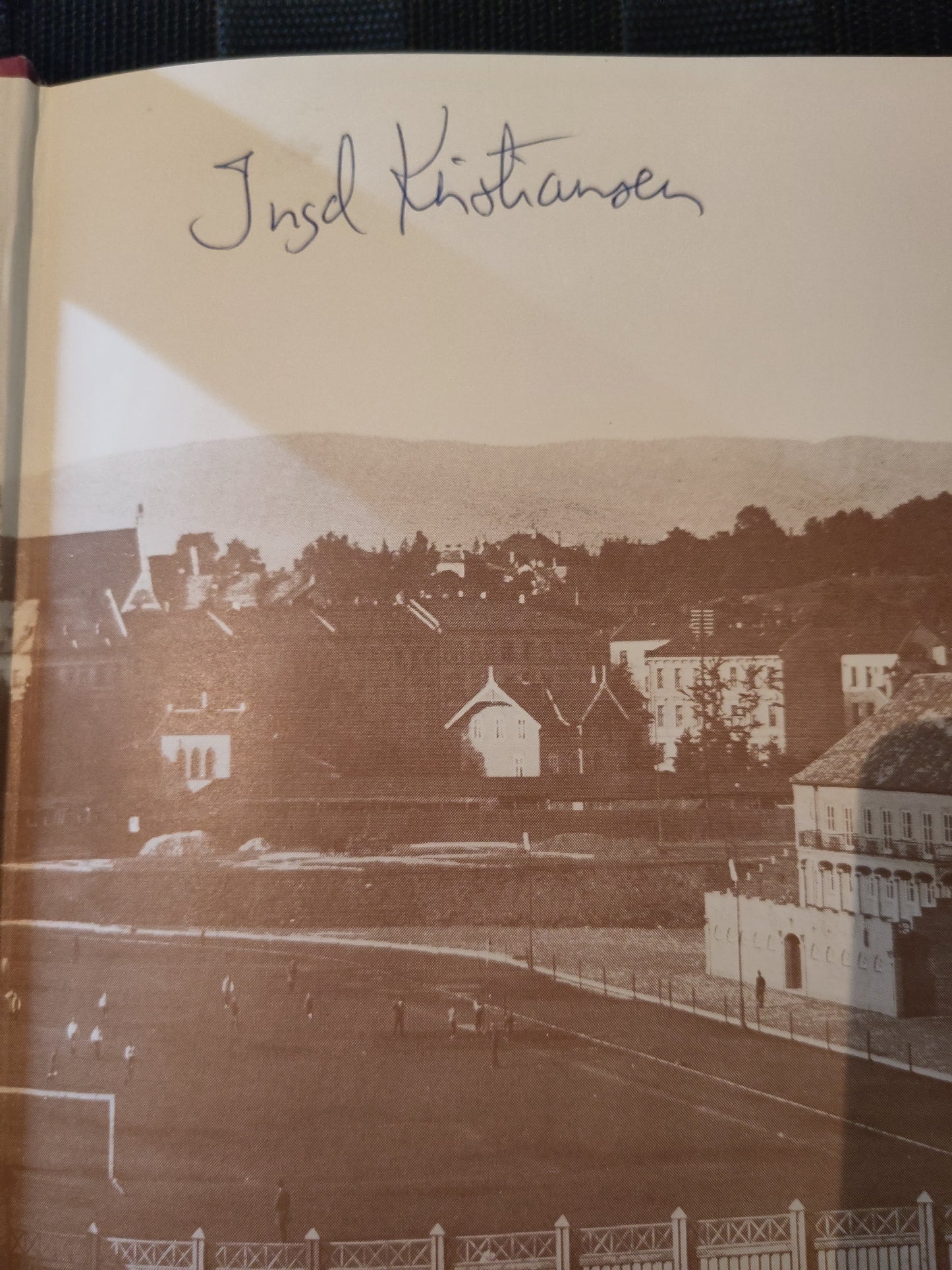 BOK: Verdensrekordbanen Bislett - The World Record Track (Bakke) signert Ingrid Kristiansen
