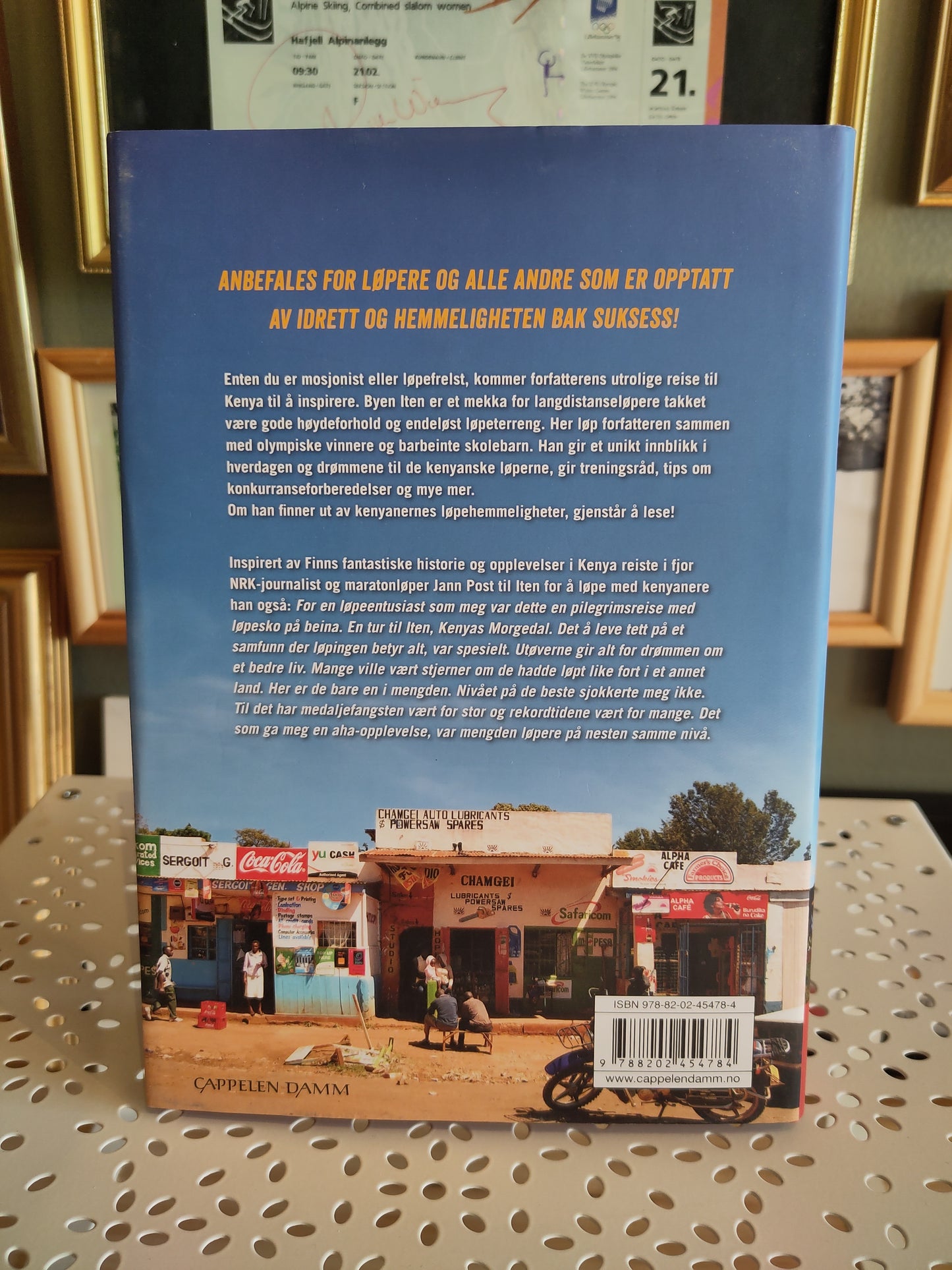 BOK: Å løpe med kenyanere - på jakt etter hemmelighetene til verdens raskeste folk (Finn)