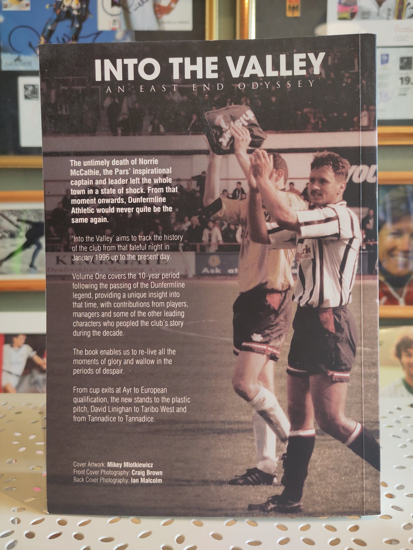 BOK: Into the Valley - An East End Odyssey - Volume 1 (Dunkerley)