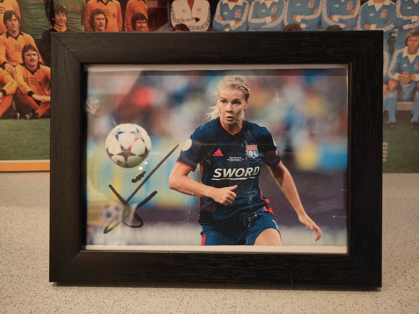 Ada Hegerberg bilde signert