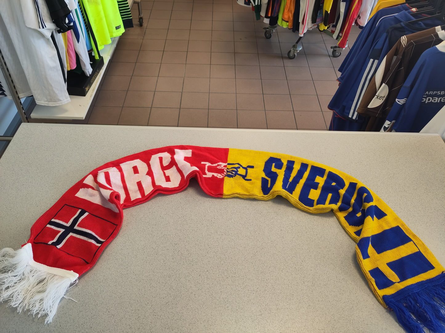 Norge skjerf half&half Sverige