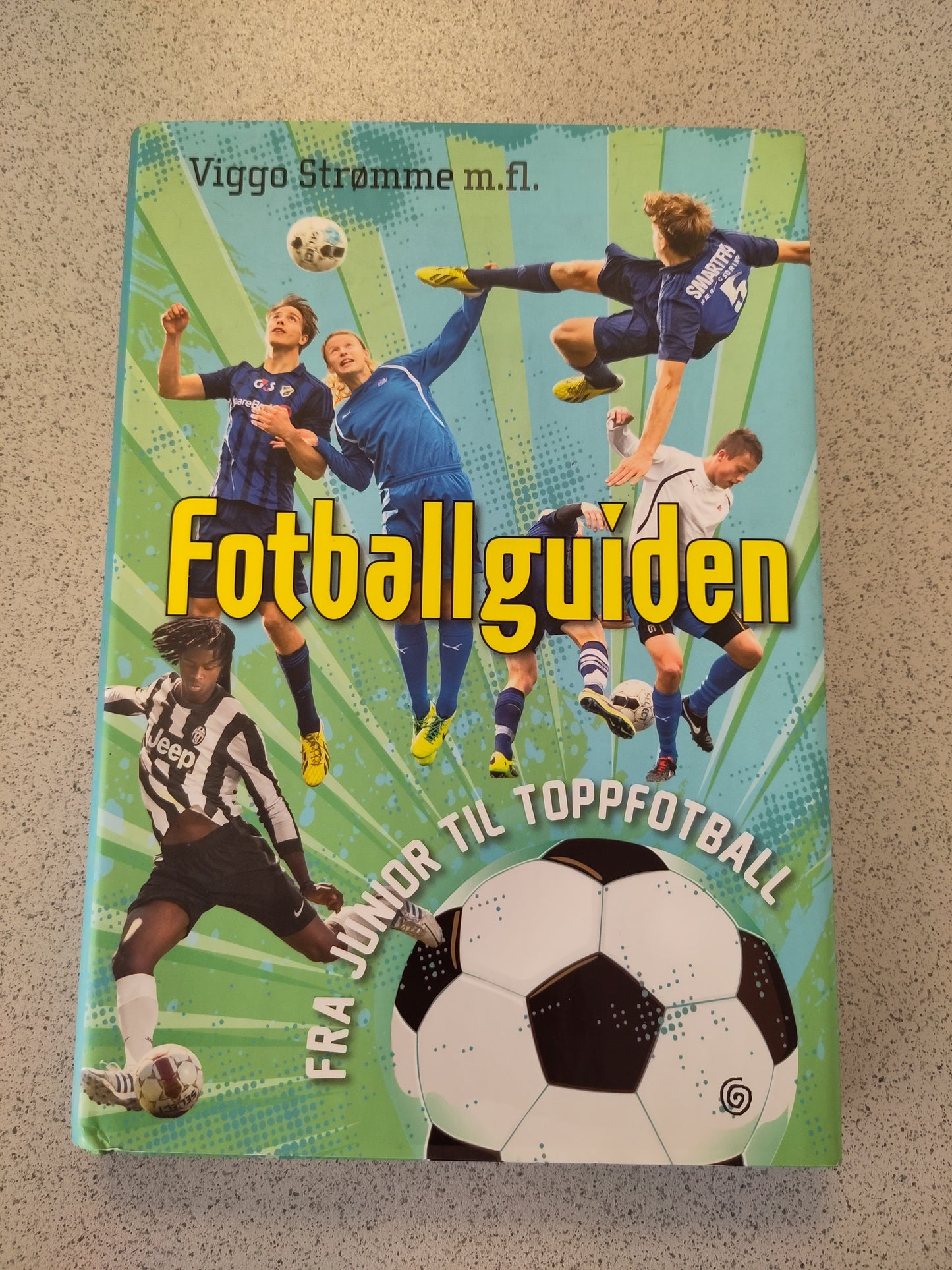 BOK: Fotballguiden - Fra junior til toppfotball (Viggo Strømme m.fl.)