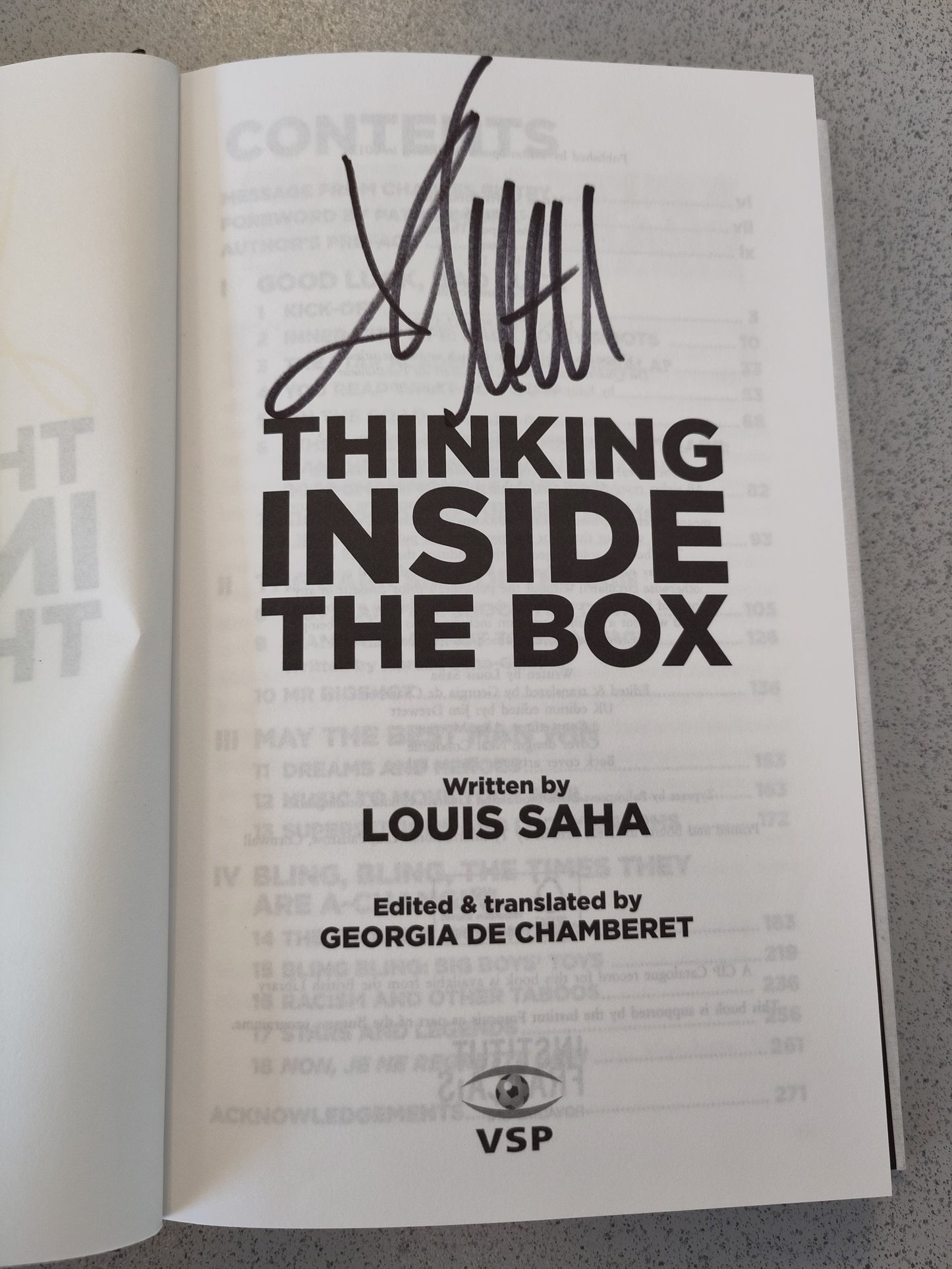 BOK: Louis Saha - Thinking Inside the Box - signert