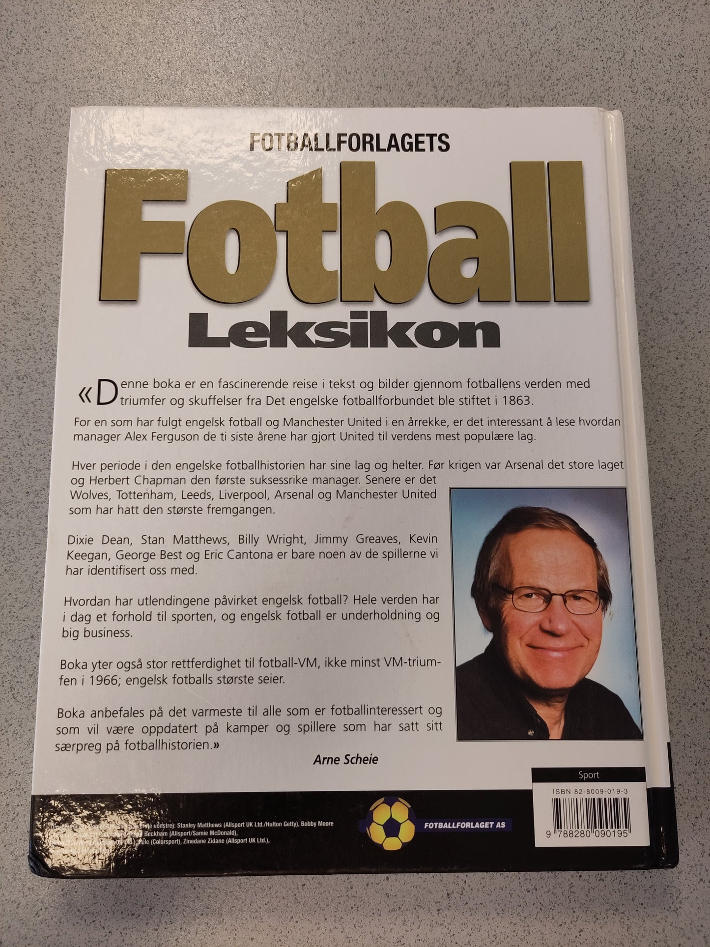 BOK: Fotball Leksikon (Norman Barrett)