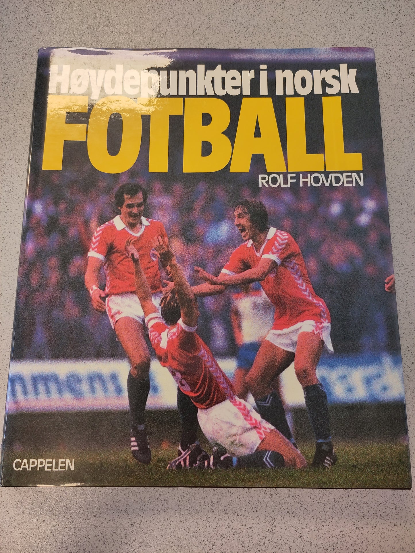 BOK: Høydepunkter i norsk fotball (Rolf Hovden)