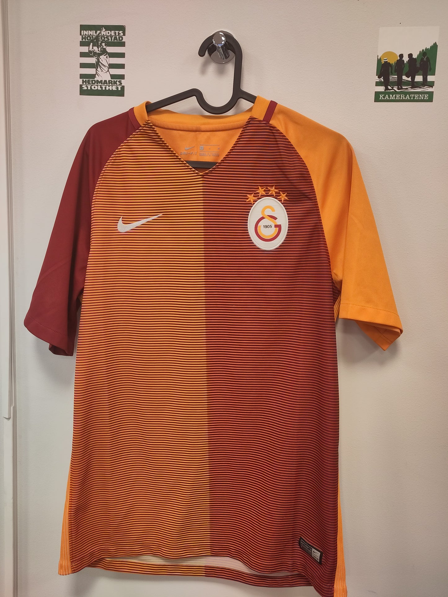 Galatasaray drakt 2016-17 hjemme