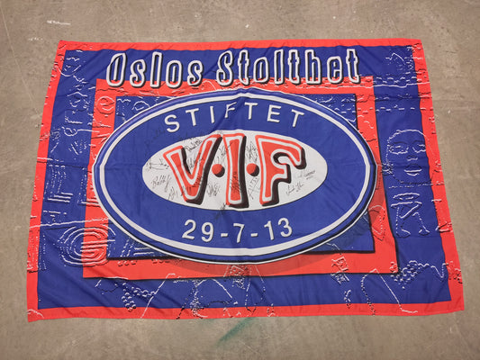 Vålerenga flagg signert