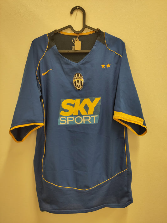Juventus away shirt 2004-05