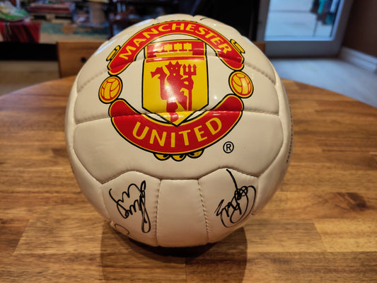 Manchester United ball 1999/2000 signed*