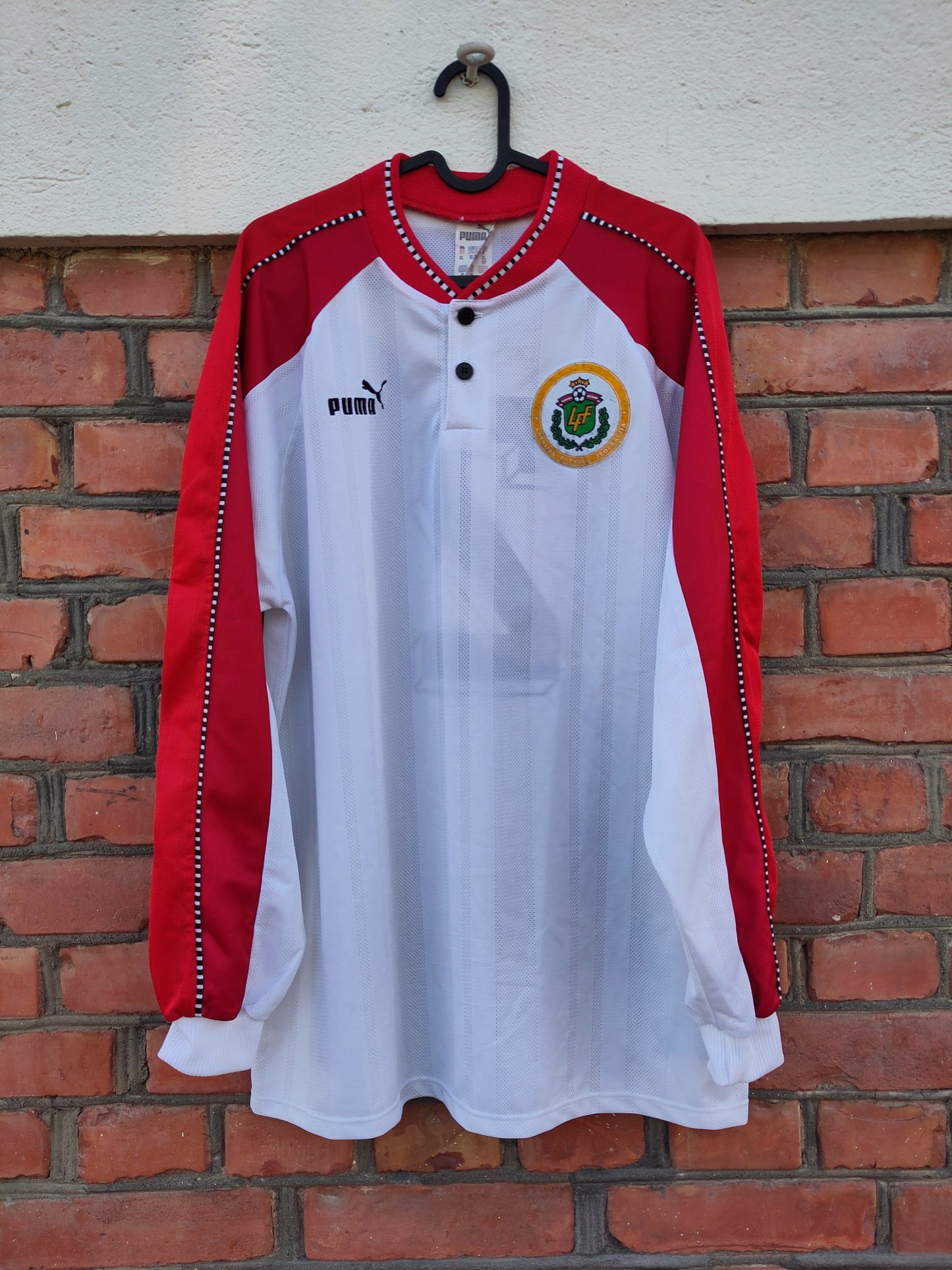 Til demensforskning + Barnekreftforeningen: Latvia MATCHWORN Laizāns shirt 1998 (Euro 2000 qualifier)