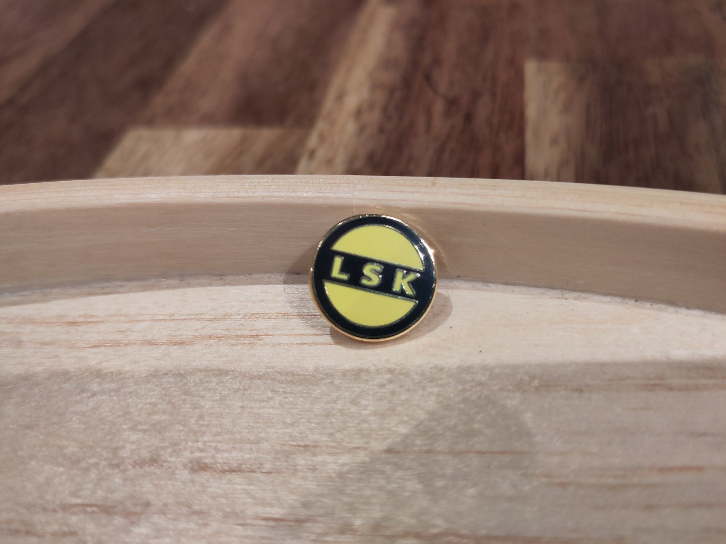 PINS: Diverse norske klubber