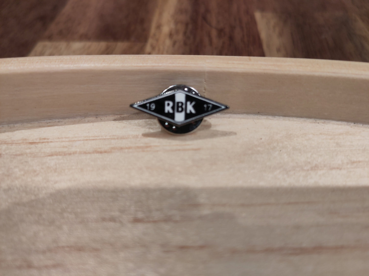 PINS: Diverse norske klubber