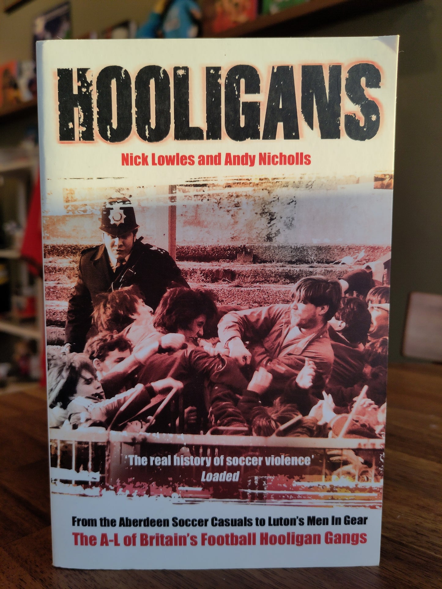 BOK: Hooligans - The A-L of Britain's Football Gangs (Lowles/Nicholls)