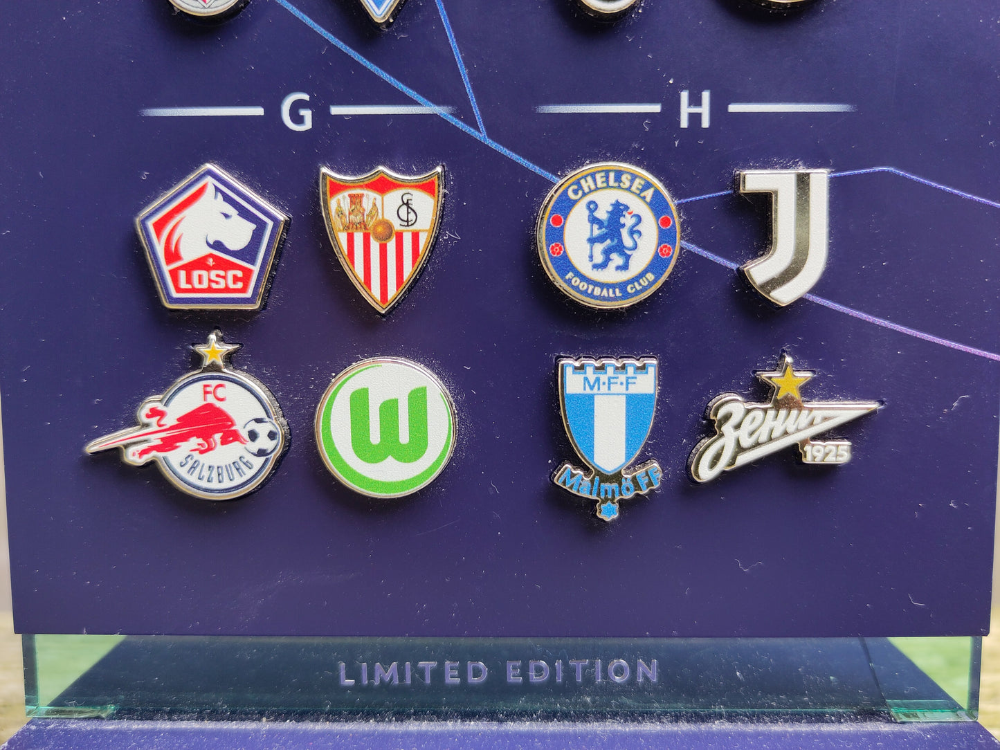 UEFA Champions League 2021-22 Limited Edition skilt m/ pins