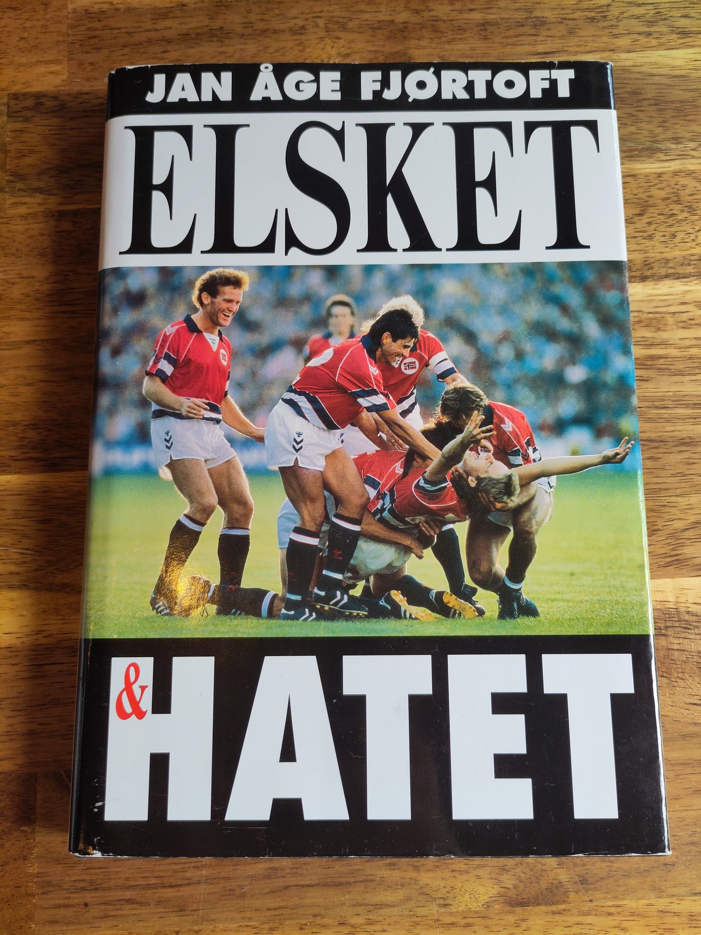 BOK: Elsket & Hatet (Jan Åge Fjørtoft) signert