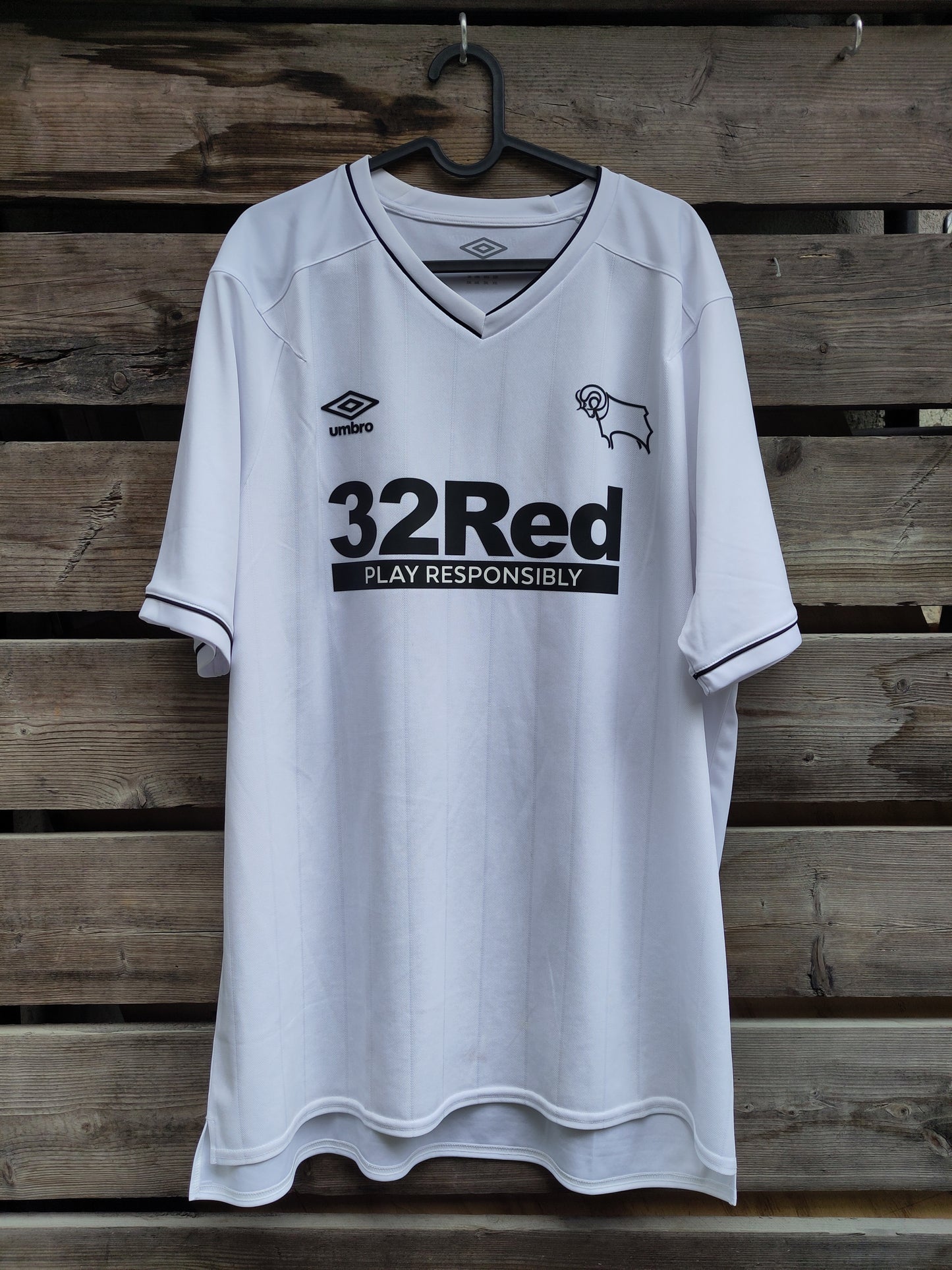 Derby drakt 2020-21 hjemme