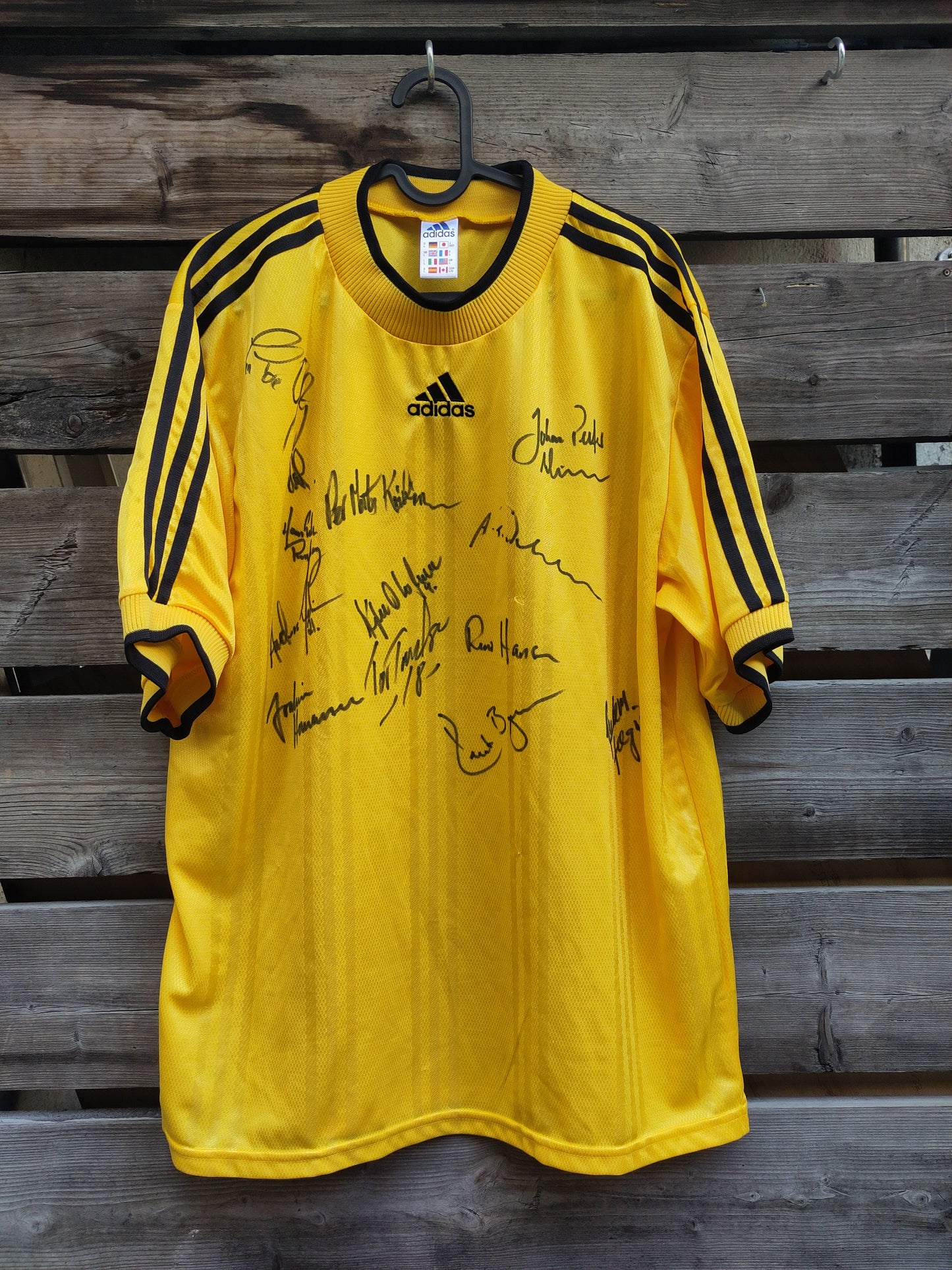 Moss drakt 2000 signert