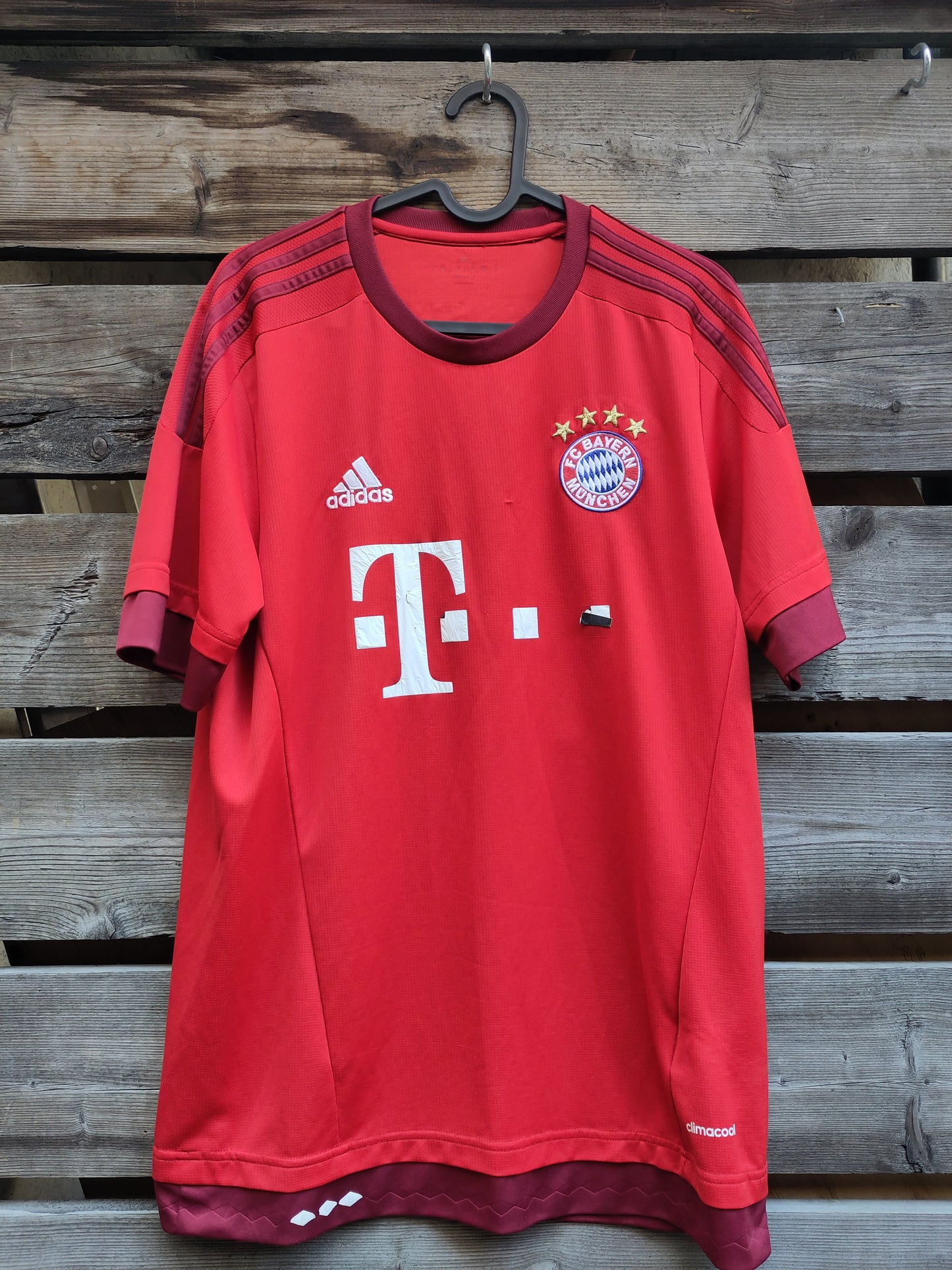 Bayern München drakt 2015-16 hjemme (slitt)