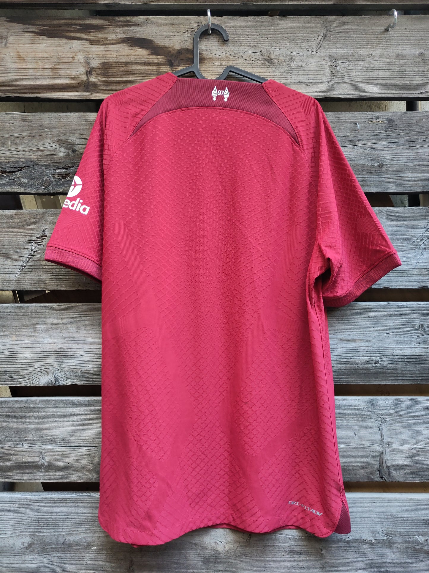 Liverpool drakt 2022-23 hjemme signert Phil Neal