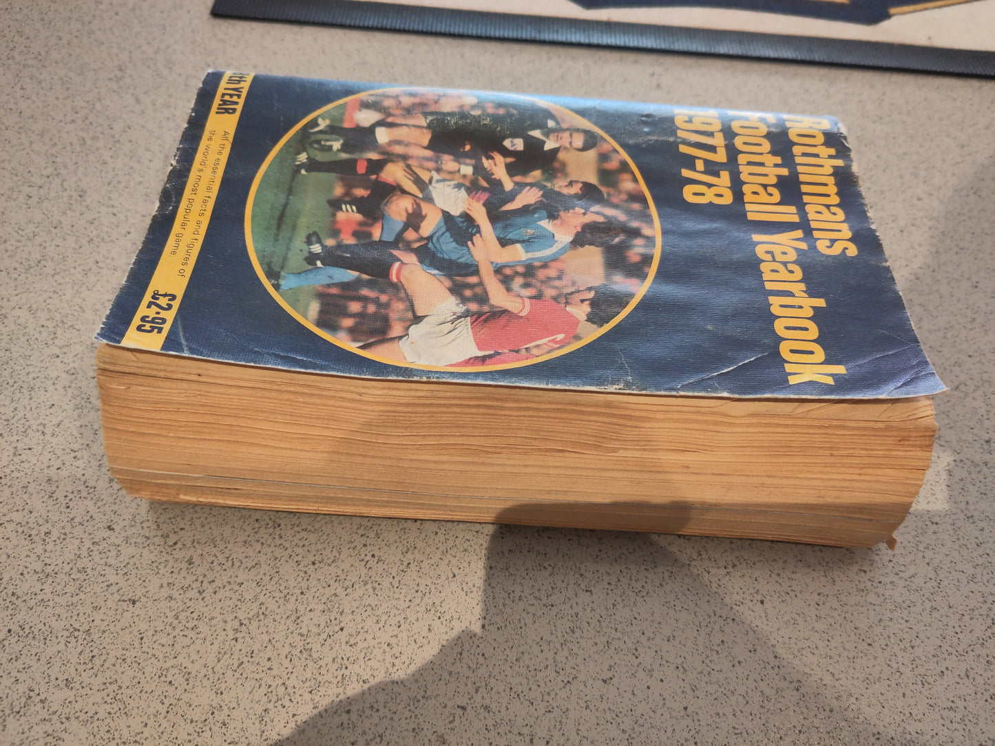 BOK: Rothmans Football Yearbook/Sky Sports Football Yearbook