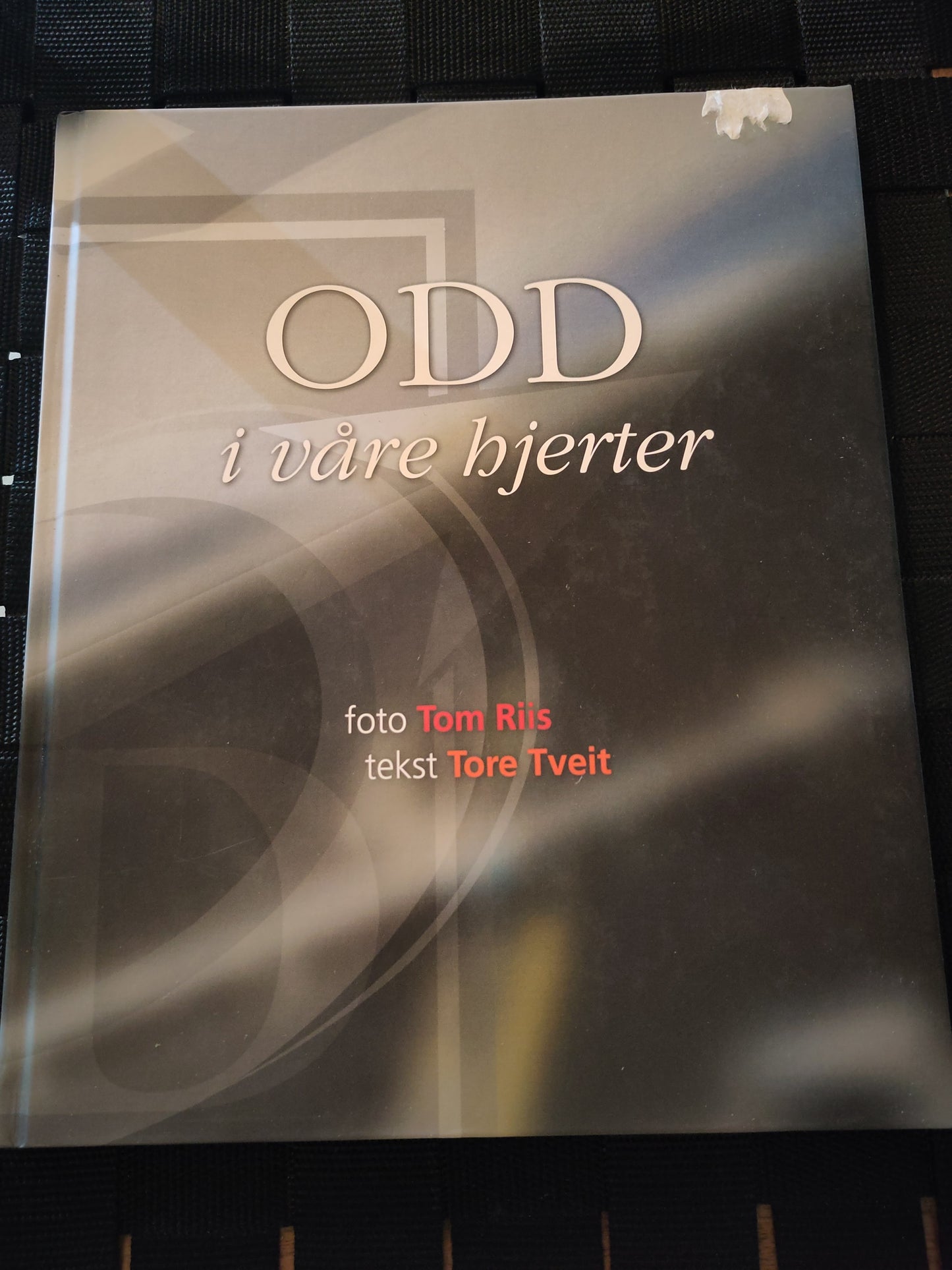 BOK: Odd i våre hjerter (Riis/Tveit)