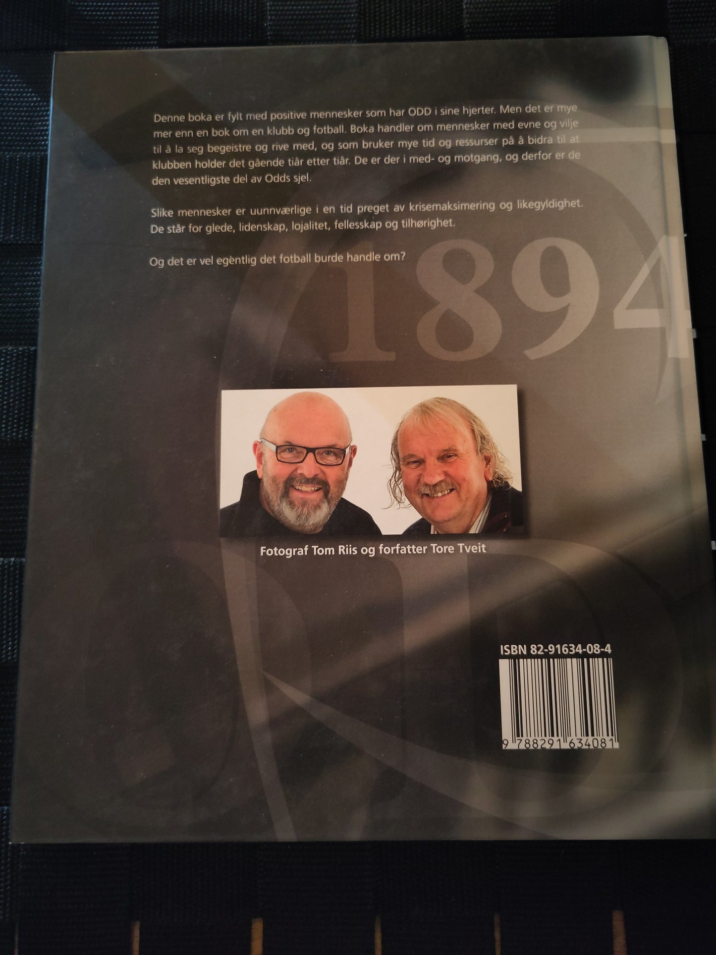 BOK: Odd i våre hjerter (Riis/Tveit)