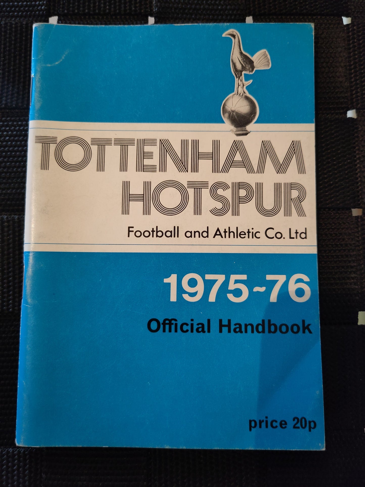 BOK: Tottenham Official Handbook (årganger fra 1961-1995)
