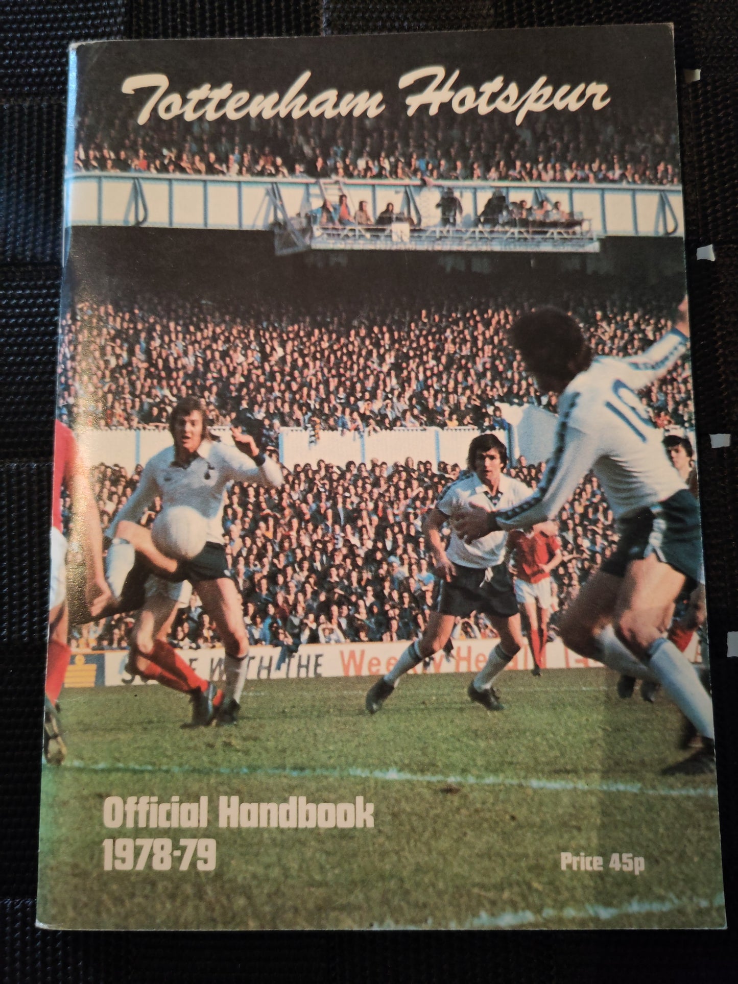 BOK: Tottenham Official Handbook (årganger fra 1961-1995)