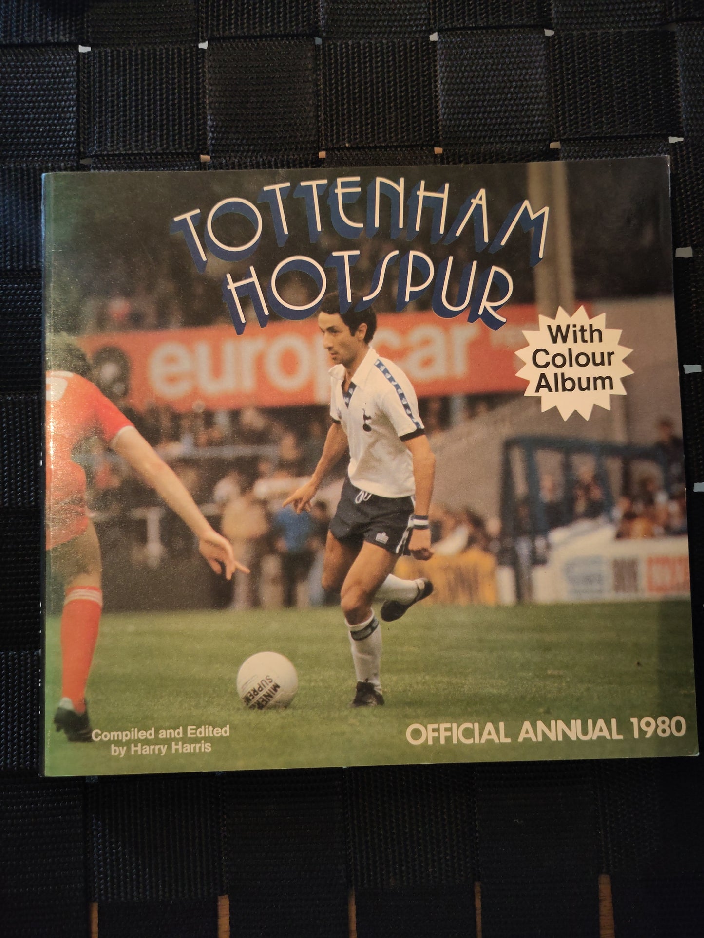 BOK: Tottenham Official Annual (årganger fra 1980-2003)