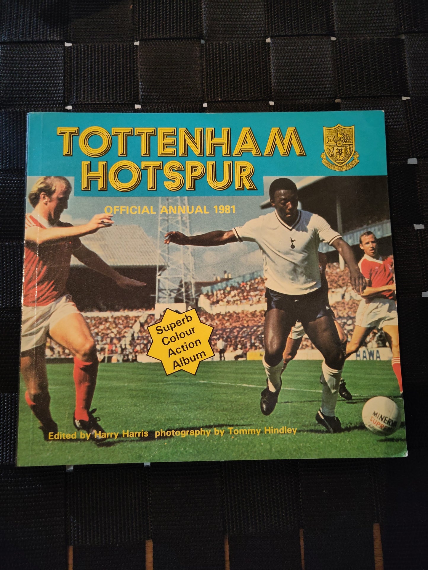 BOK: Tottenham Official Annual (årganger fra 1980-2003)