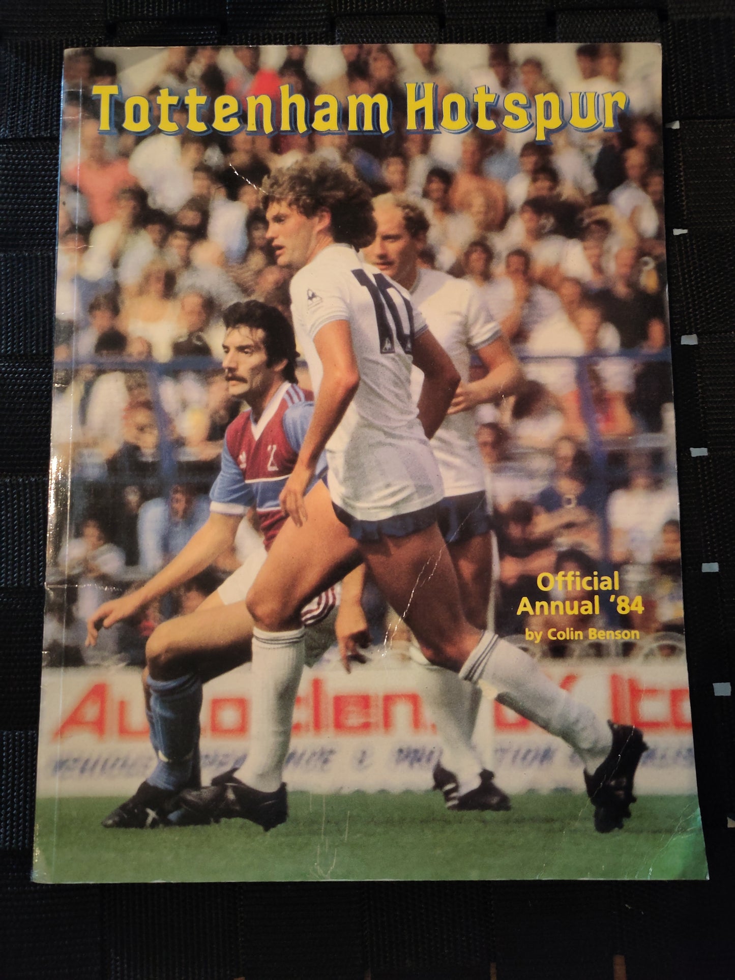 BOK: Tottenham Official Annual (årganger fra 1980-2003)