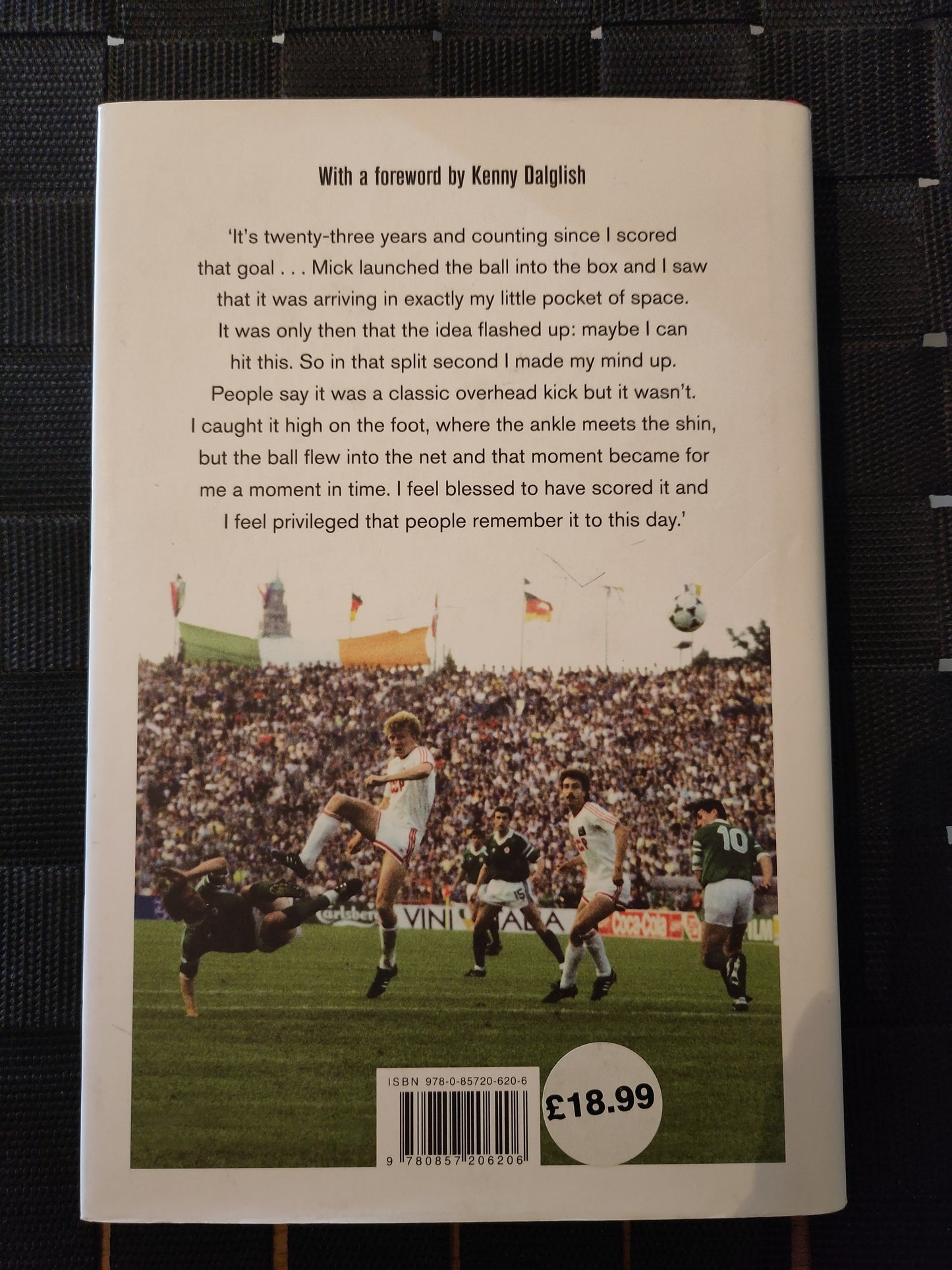 BOOK: Ronnie Whelan - Walk on - My Life in Red