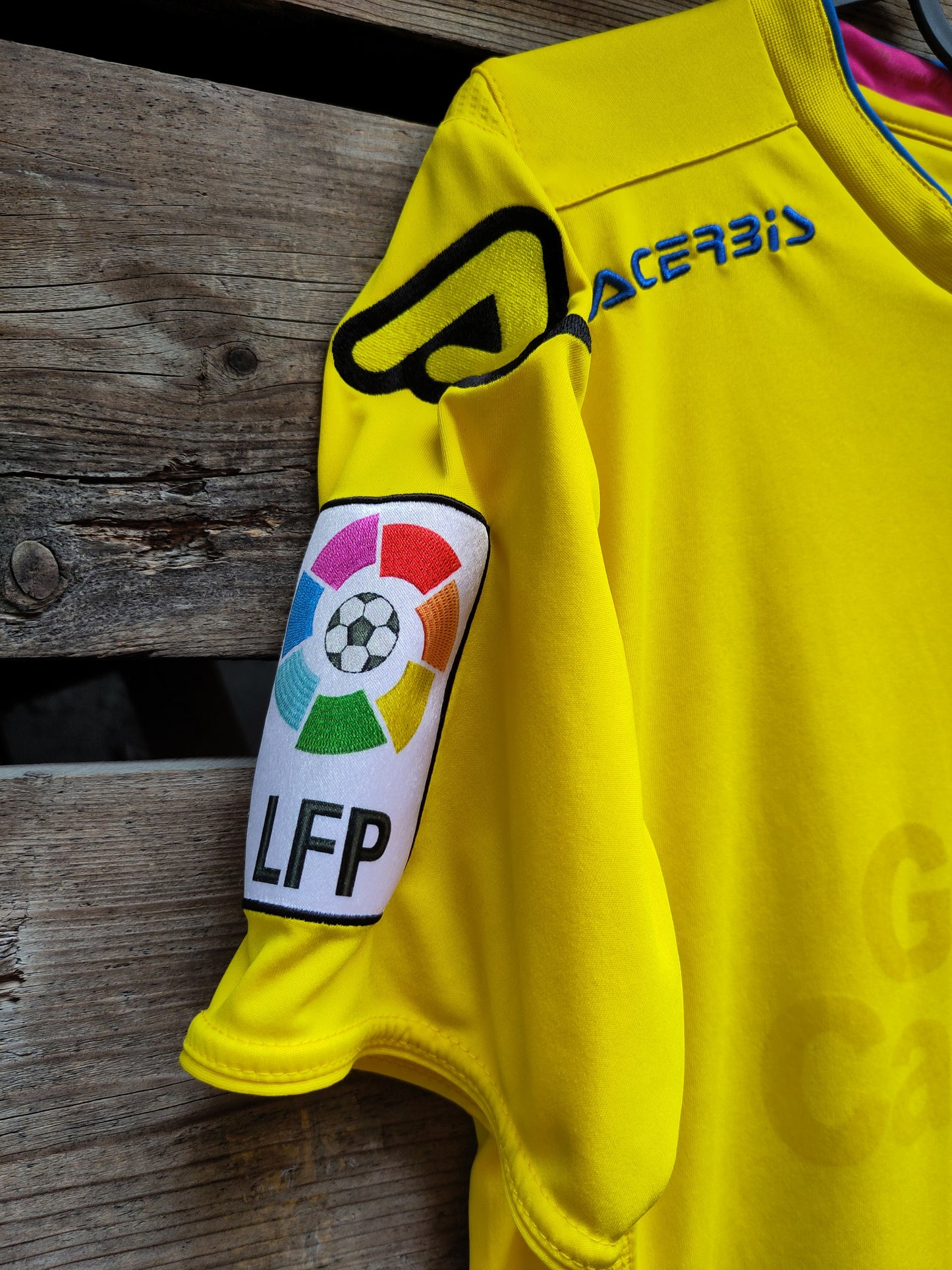 Las Palmas drakt 2015-16 hjemme (slitt)