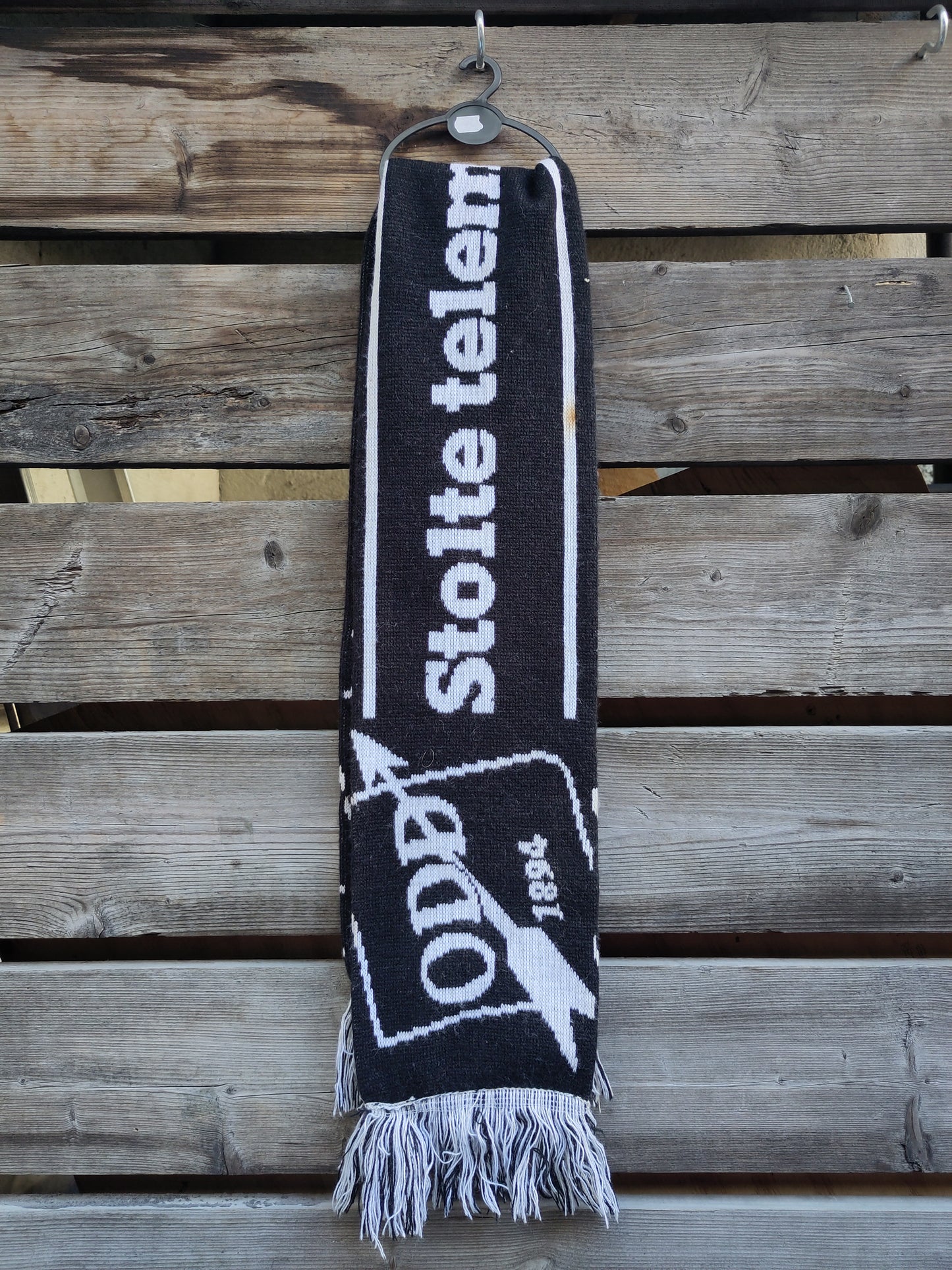 Odd skjerf v3 (slitt/flekker)