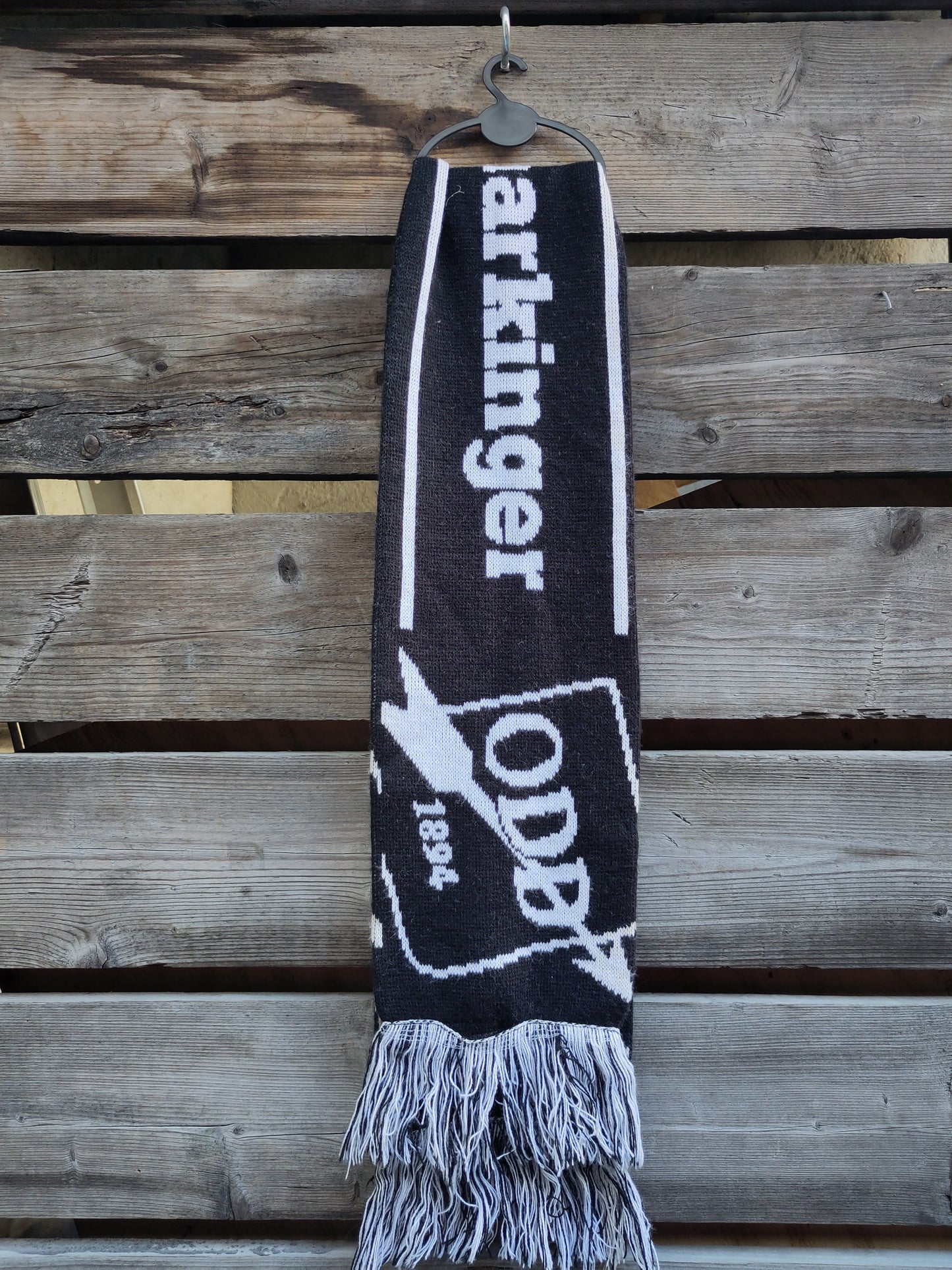 Odd skjerf v3 (slitt/flekker)