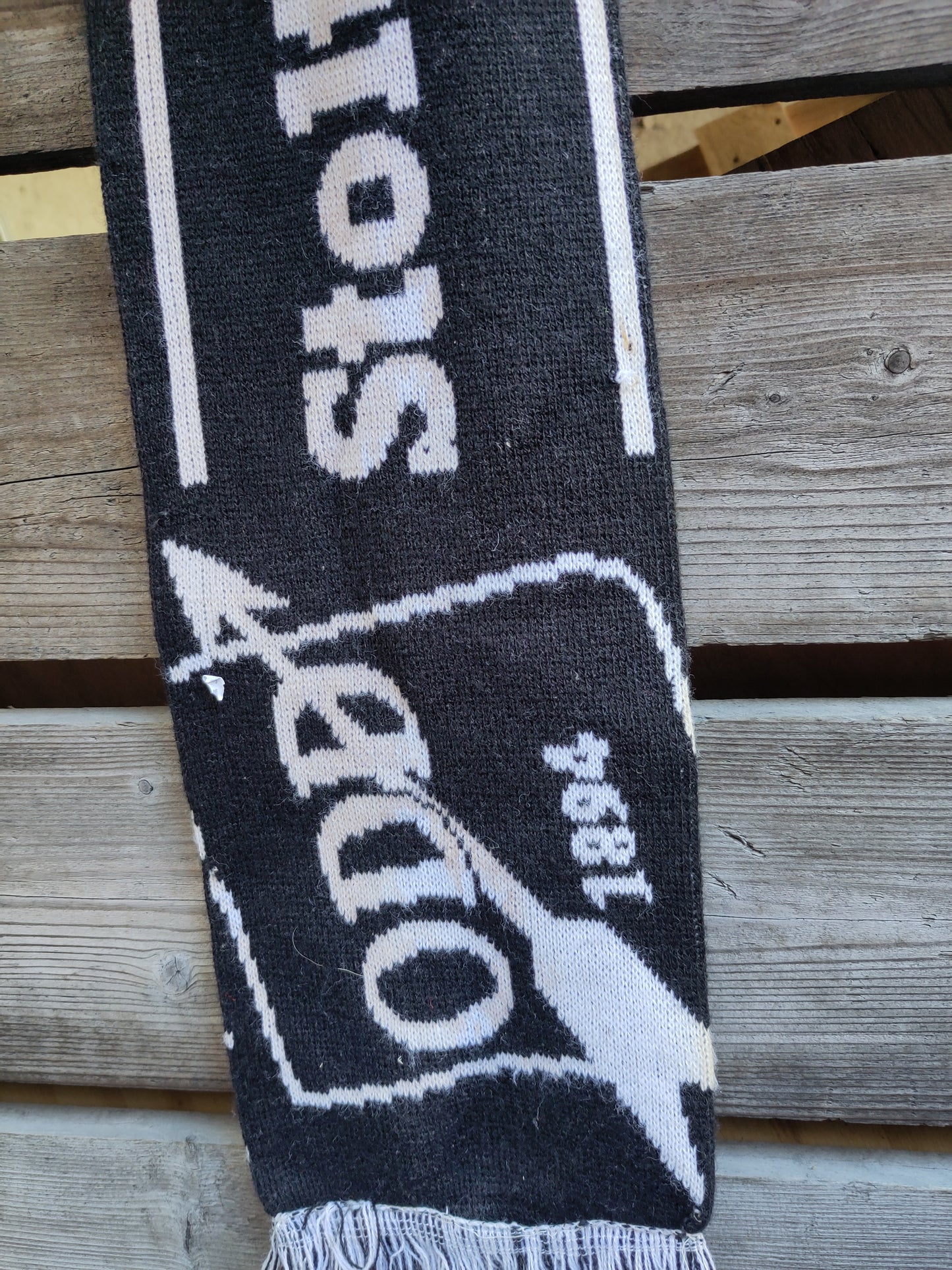 Odd skjerf v3 (slitt/flekker)