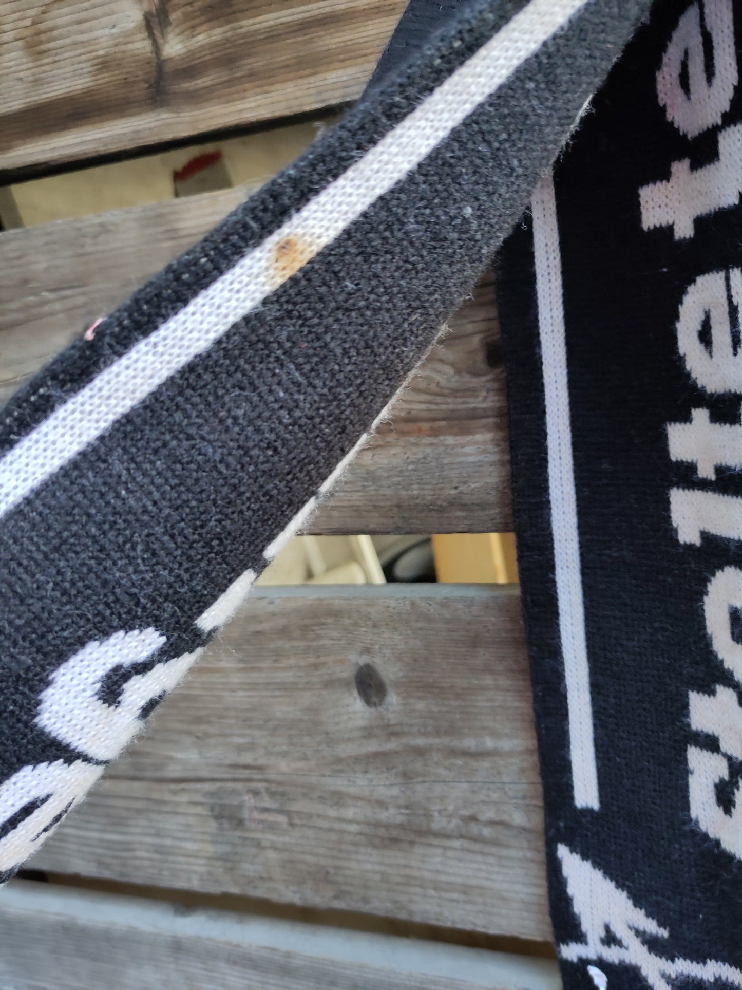 Odd skjerf v3 (slitt/flekker)