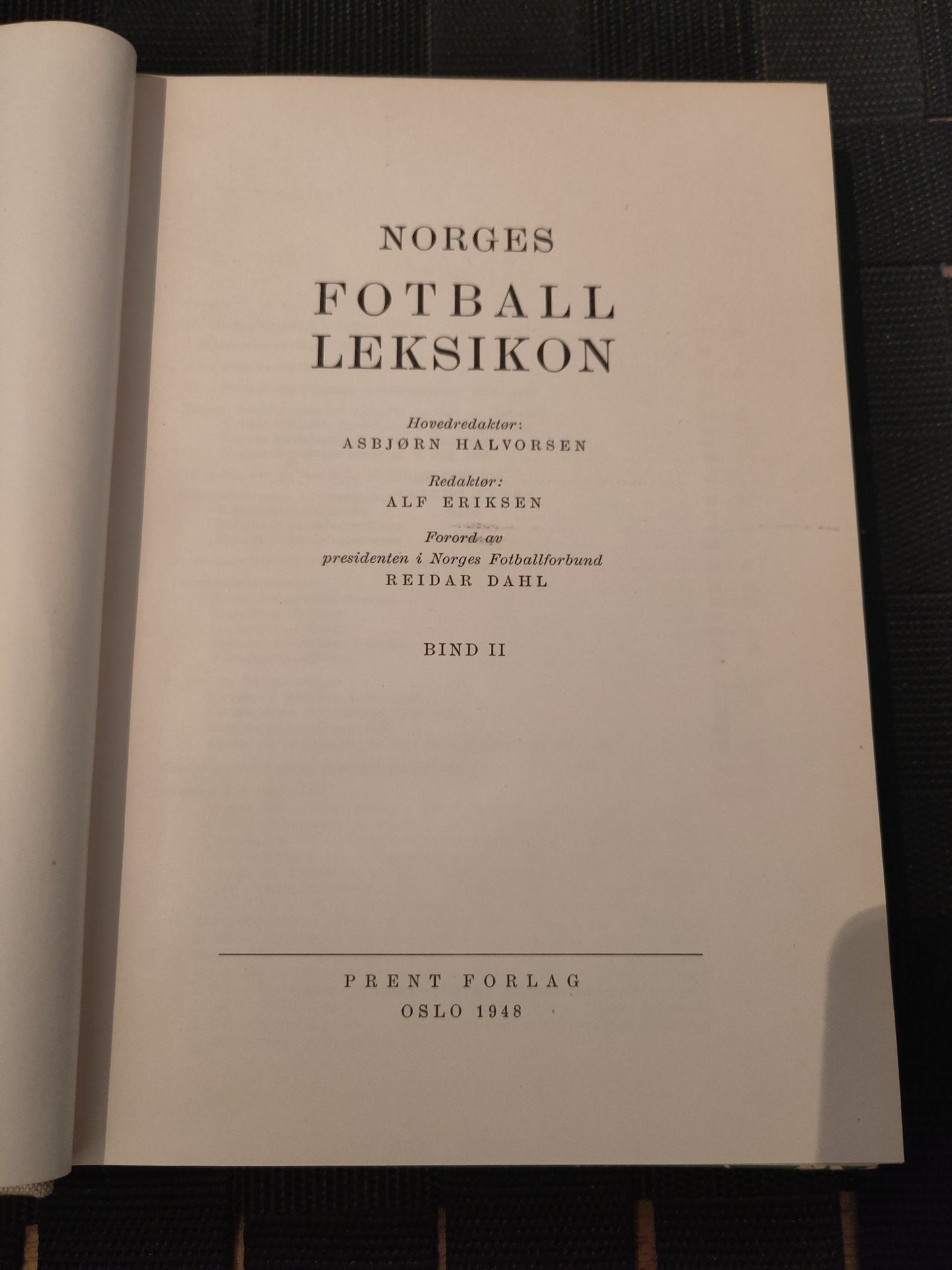 BOK: Norges Fotball Leksikon 1947-48 (bind 1-2)
