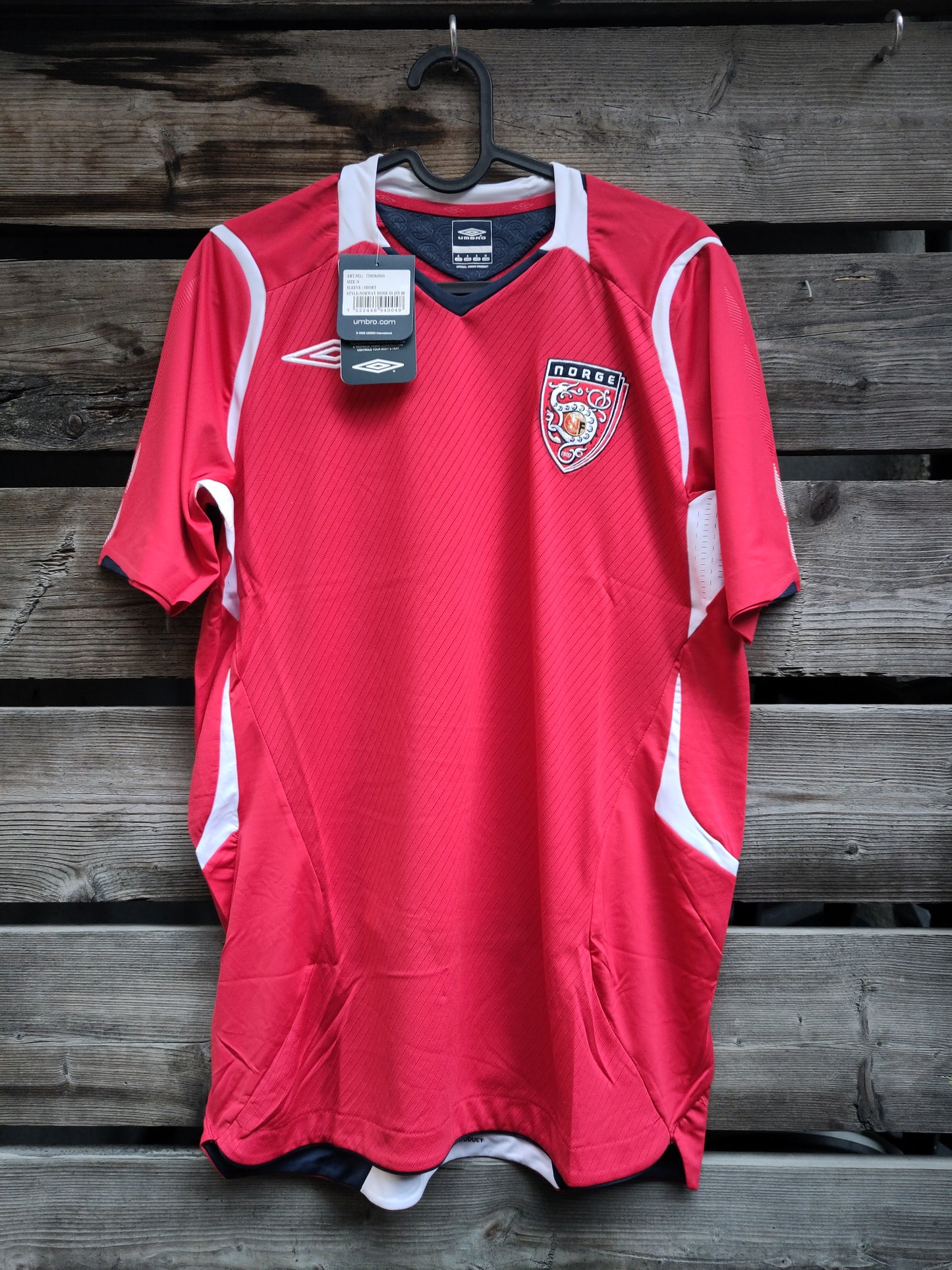Norge drakt 2008 hjemme dragelogo (ubrukt)* (BNWT)