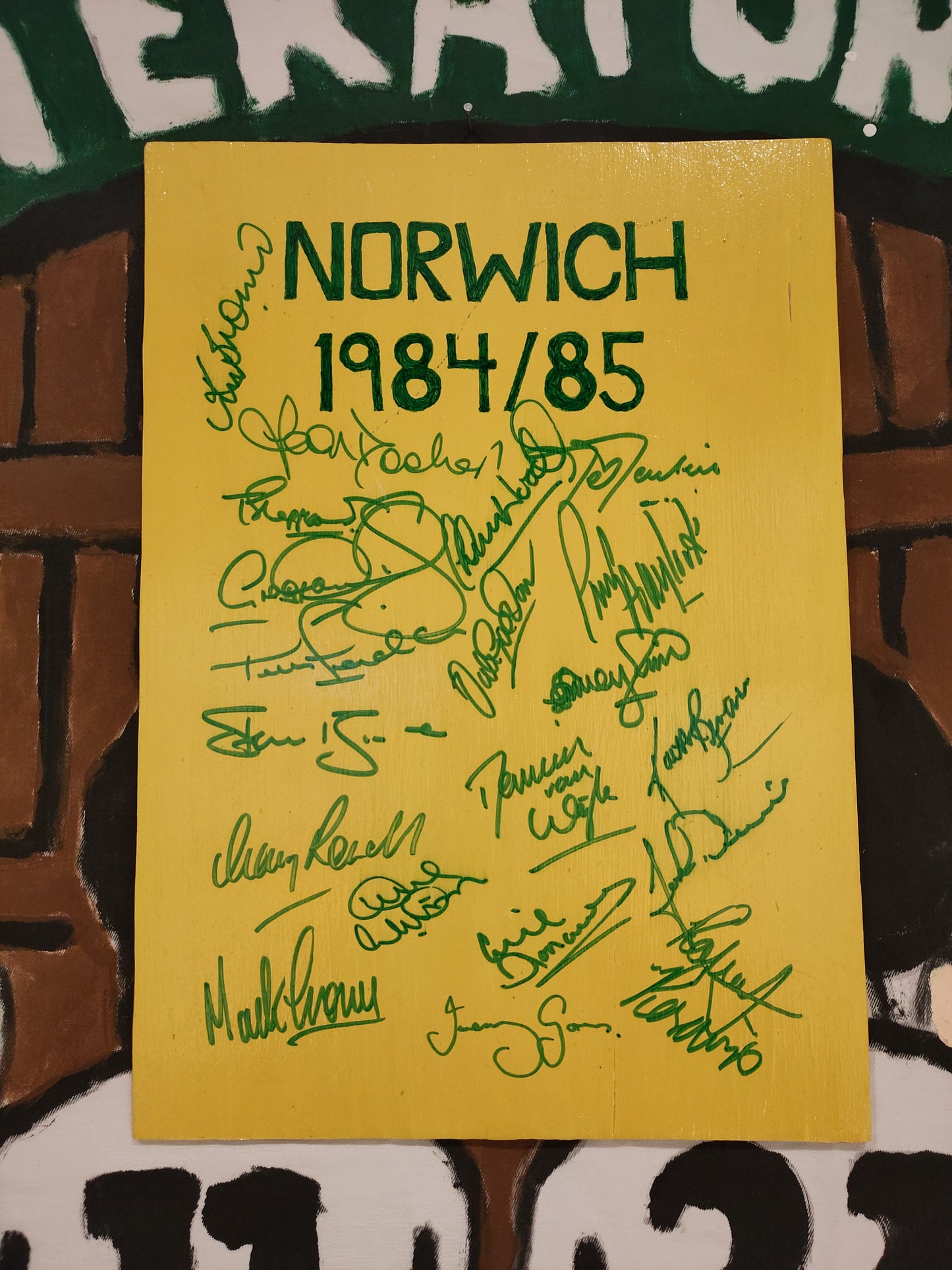 Norwich1984-85 signert plate*