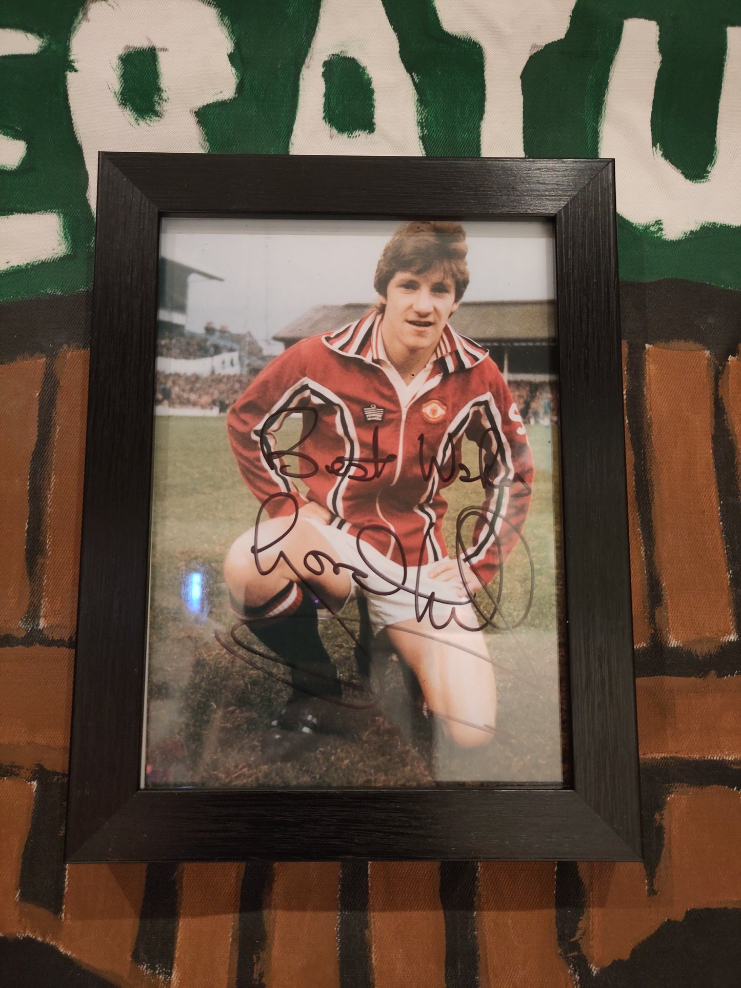 Manchester United bilde Gordon Hill signert*